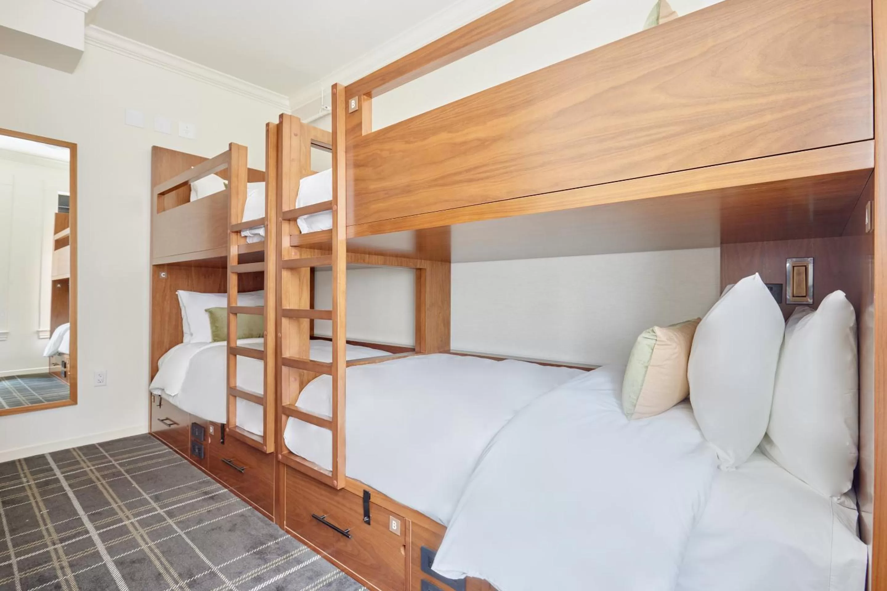 Living room, Bed in FOUND Hotel, San Francisco