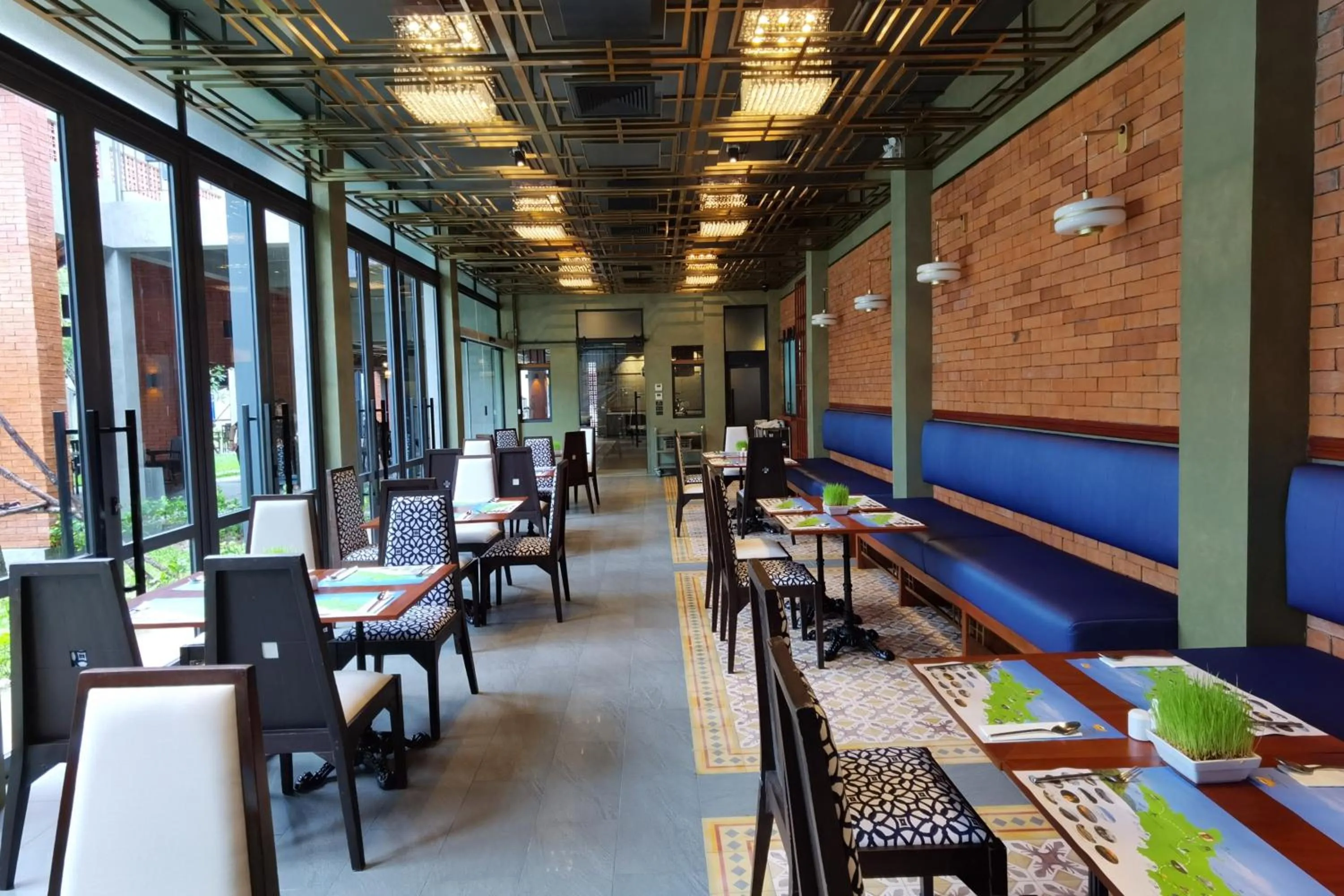 Restaurant/places to eat in R-Mar Resort and Spa Patong, Phuket