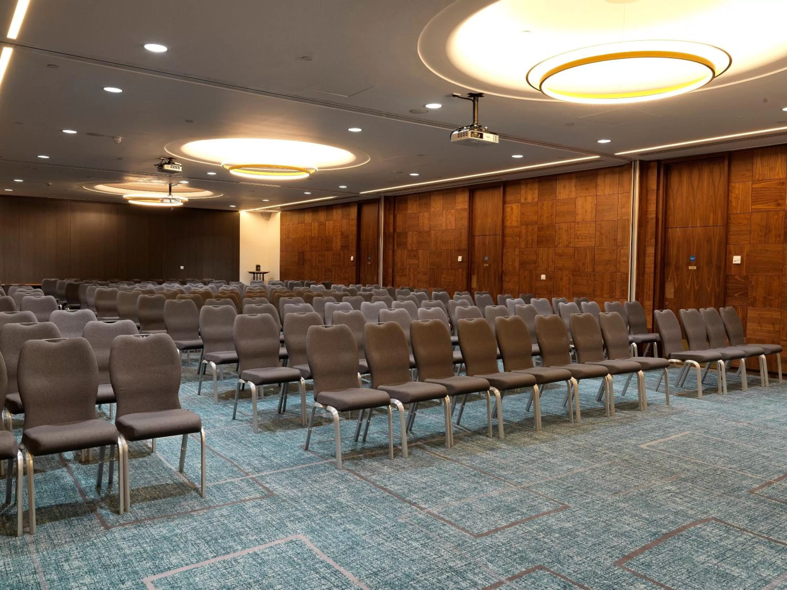 Meeting/conference room in Crowne Plaza London Kings Cross by IHG