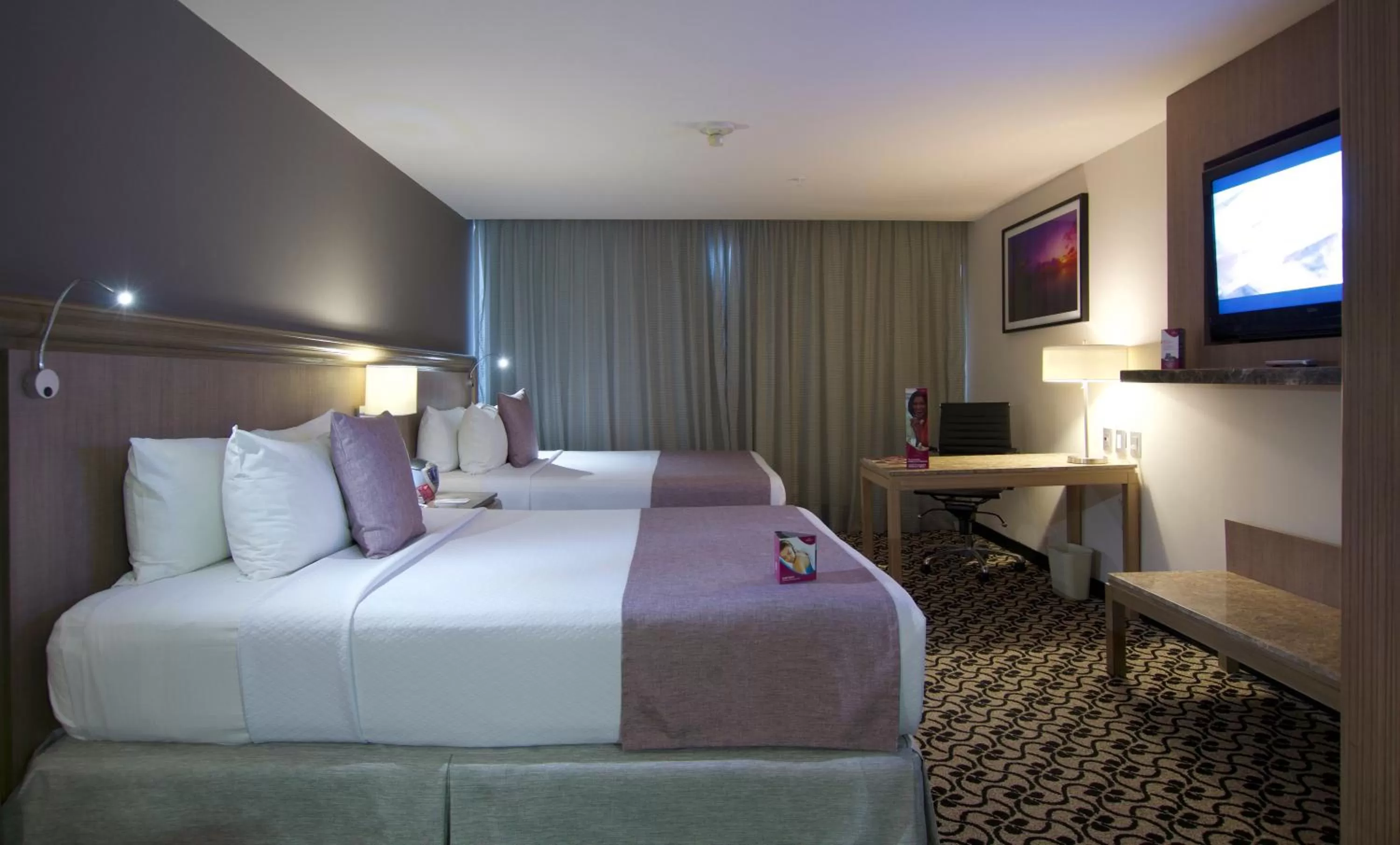 Photo of the whole room, Bed in Crowne Plaza Hotel Mexico City North-Tlalnepantla, an IHG Hotel