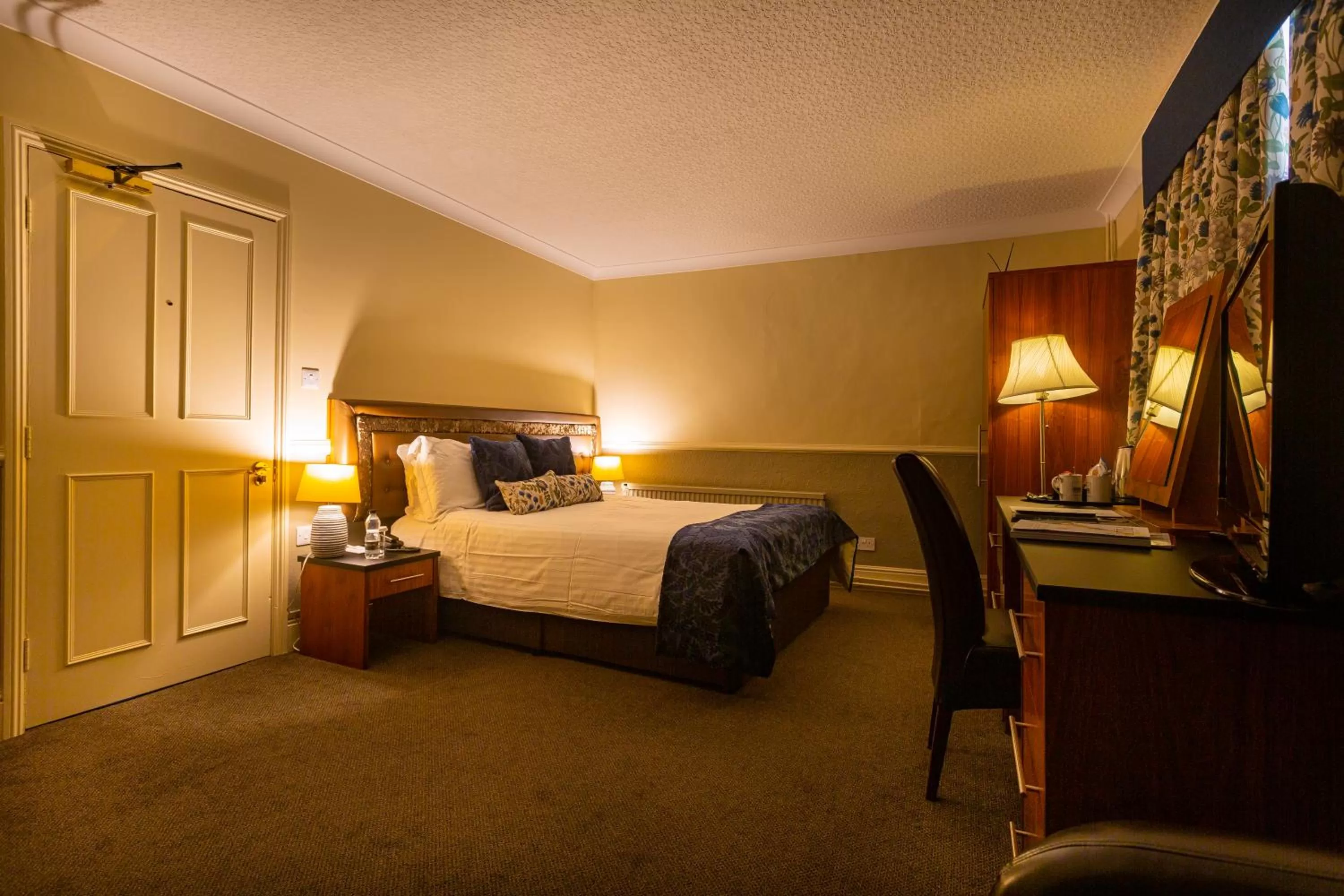 Bedroom, Bed in The White Hart Hotel, Boston, Lincolnshire - The Coaching Inn Group