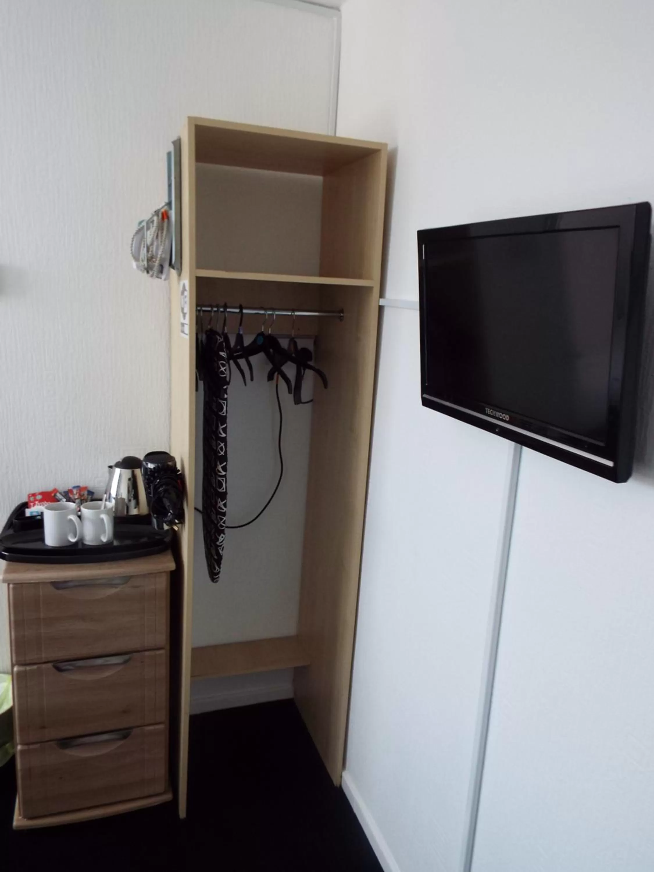 TV/Entertainment Center in Alfies Hotel