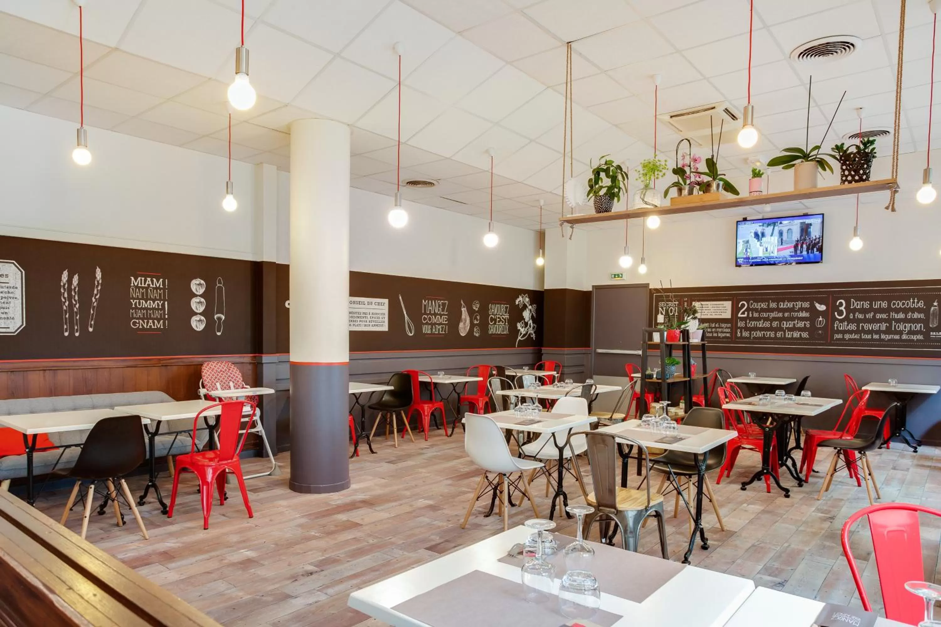 Restaurant/places to eat in ibis Angers Centre Chateau