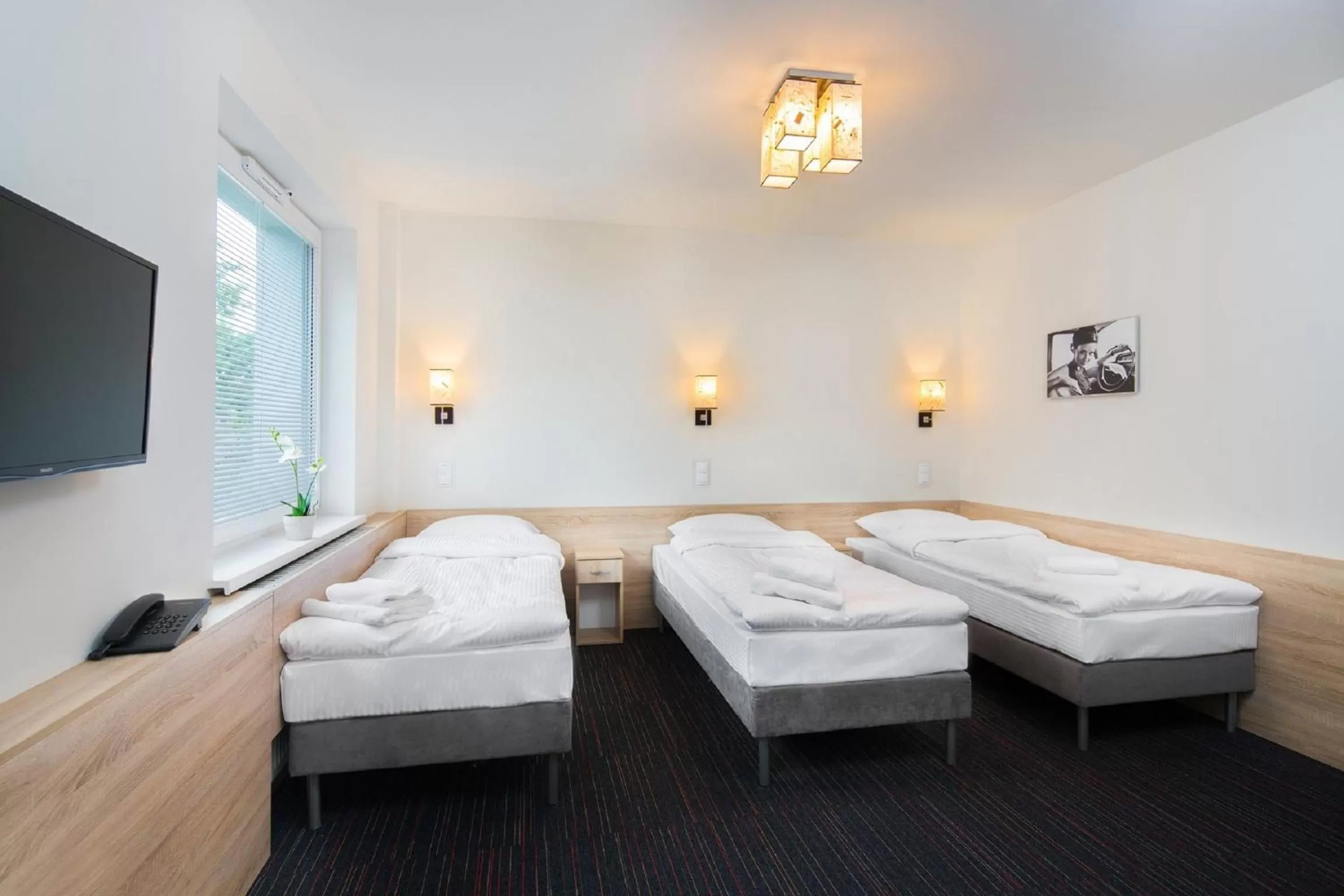 Photo of the whole room, Bed in Automobil Hotel