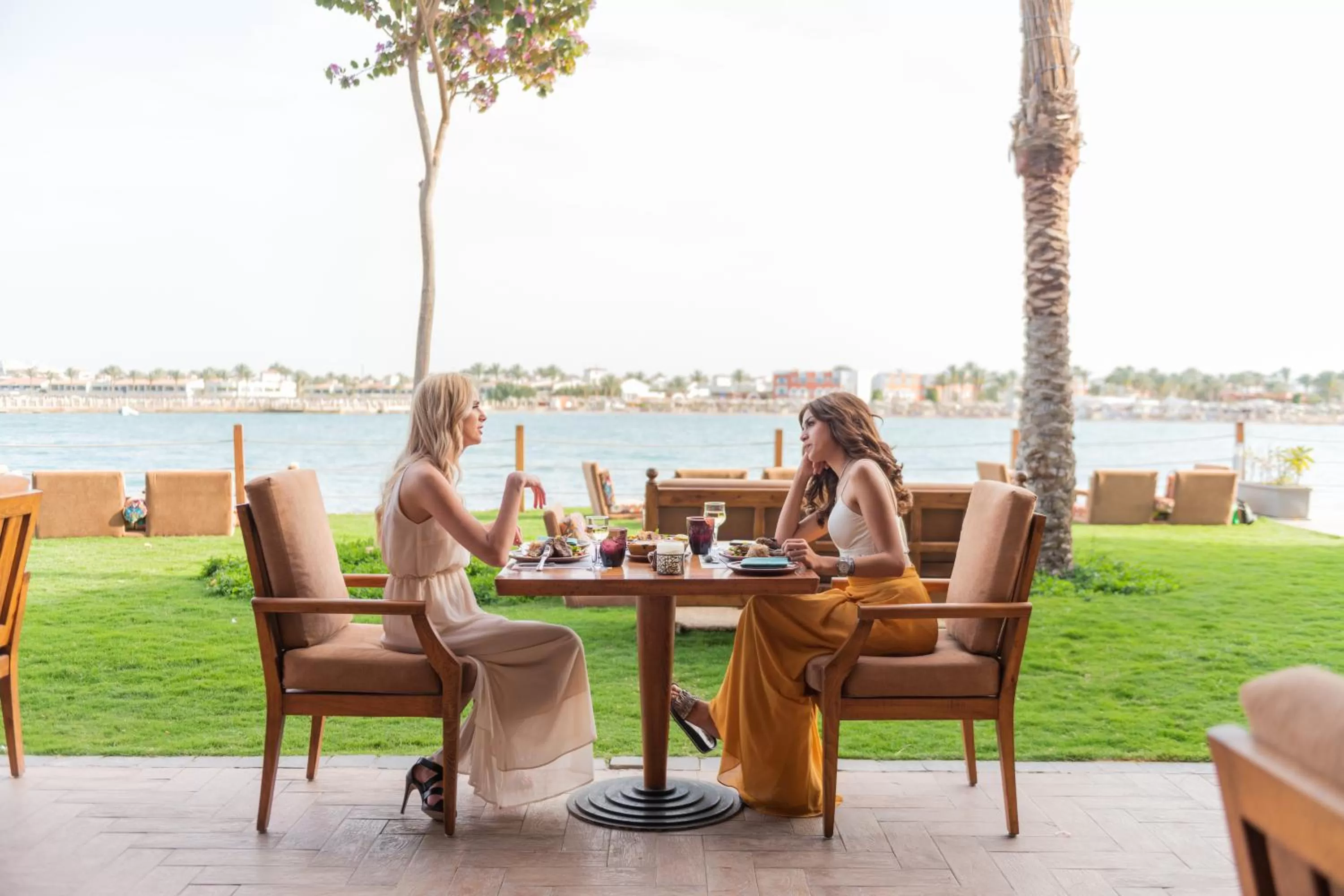 Restaurant/places to eat in Sunrise Crystal Bay Resort -Grand Select