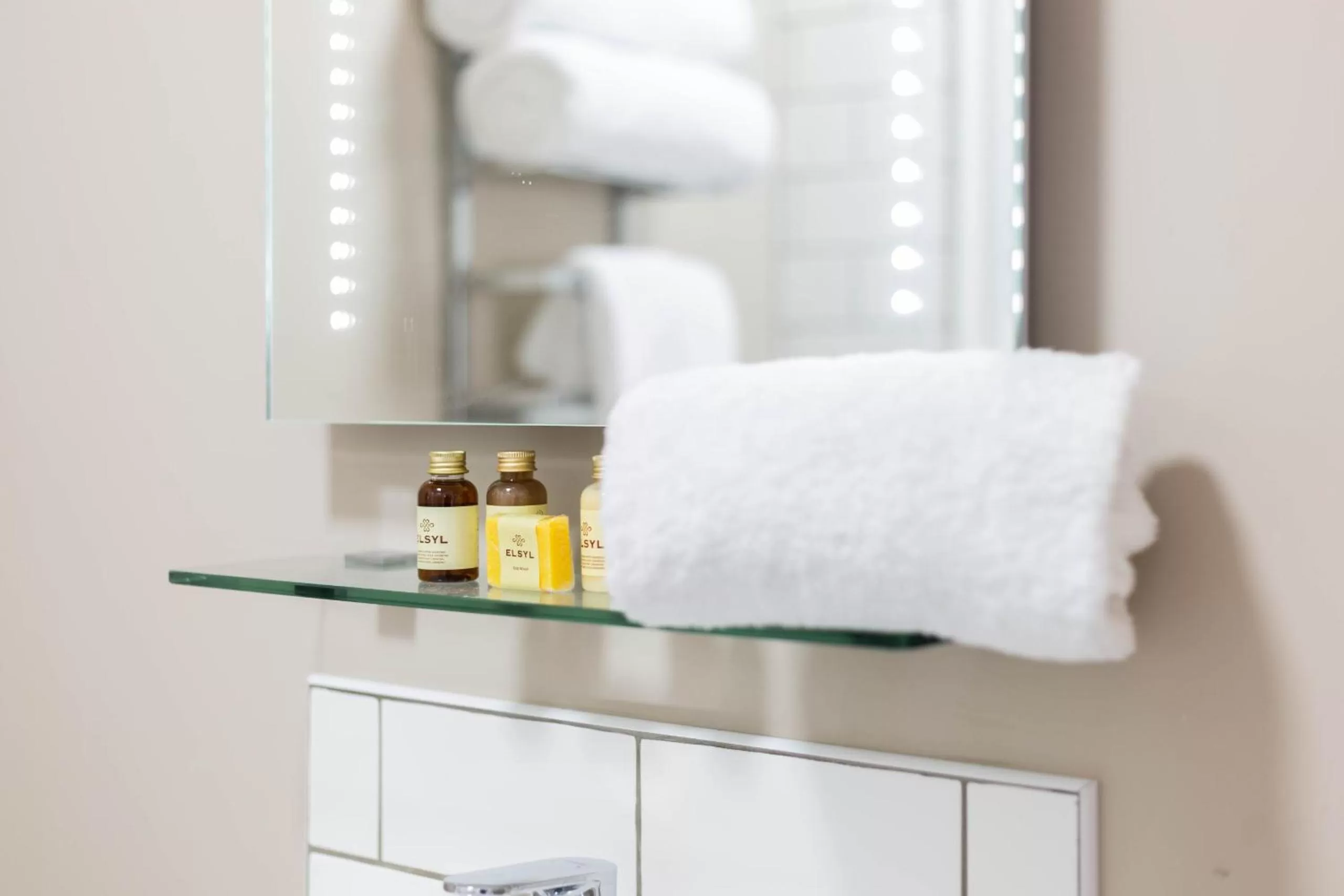 Bathroom in The Cricketers Inn
