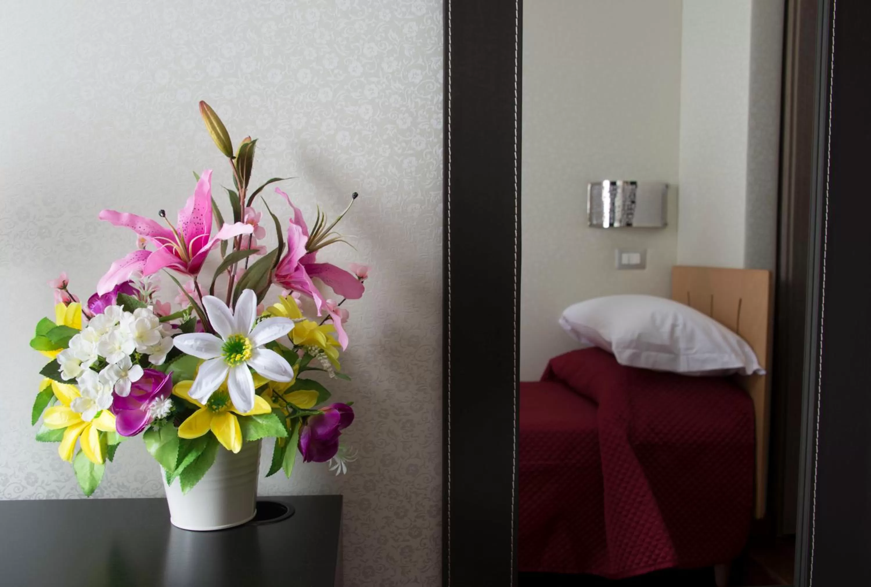 Decorative detail, Bed in Di Fronte alla Cupola