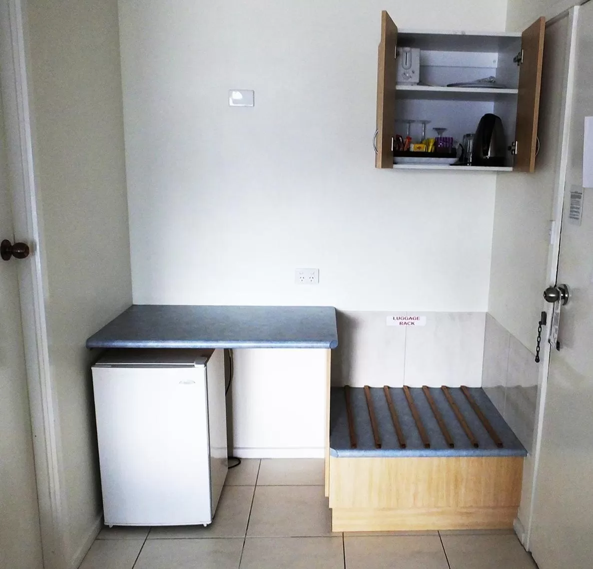 Coffee/tea facilities in Edinburgh Motor Inn