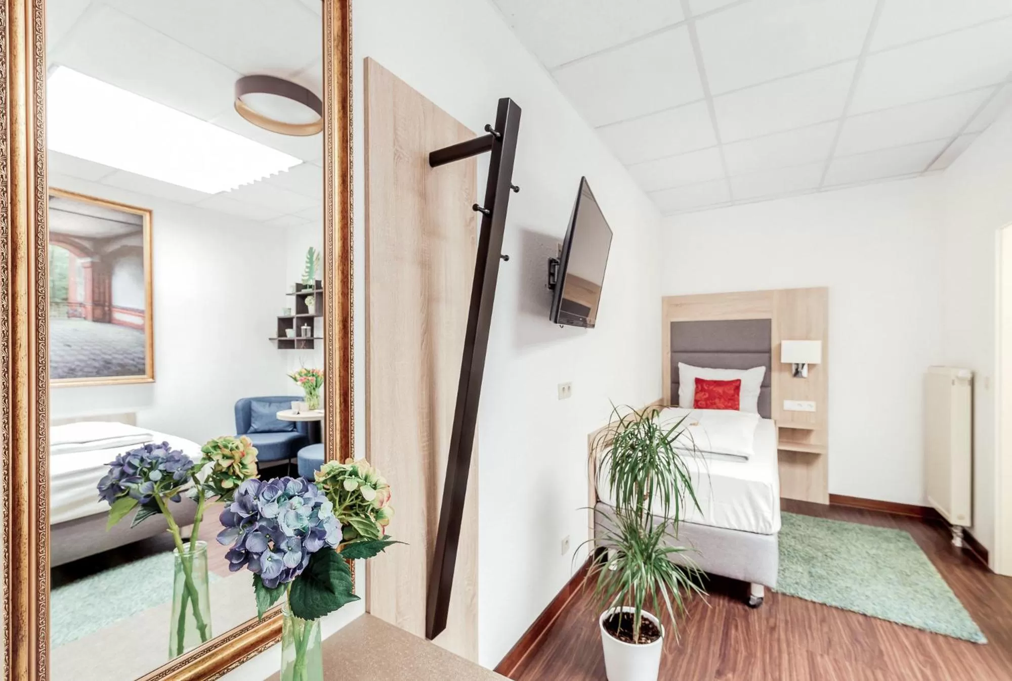 Photo of the whole room, Bed in Pallas Hotel