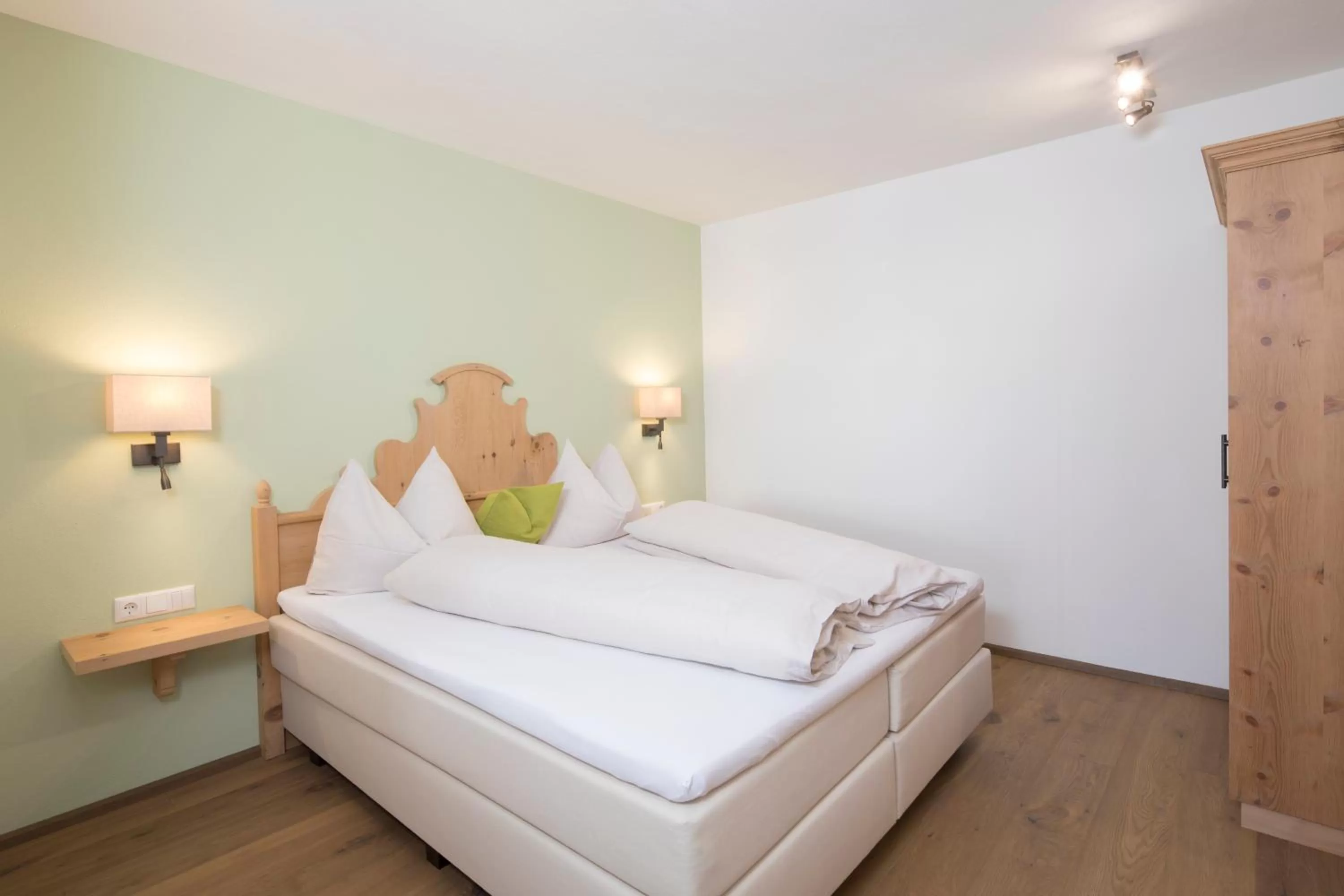 Photo of the whole room, Bed in Gasthof Herrnhaus