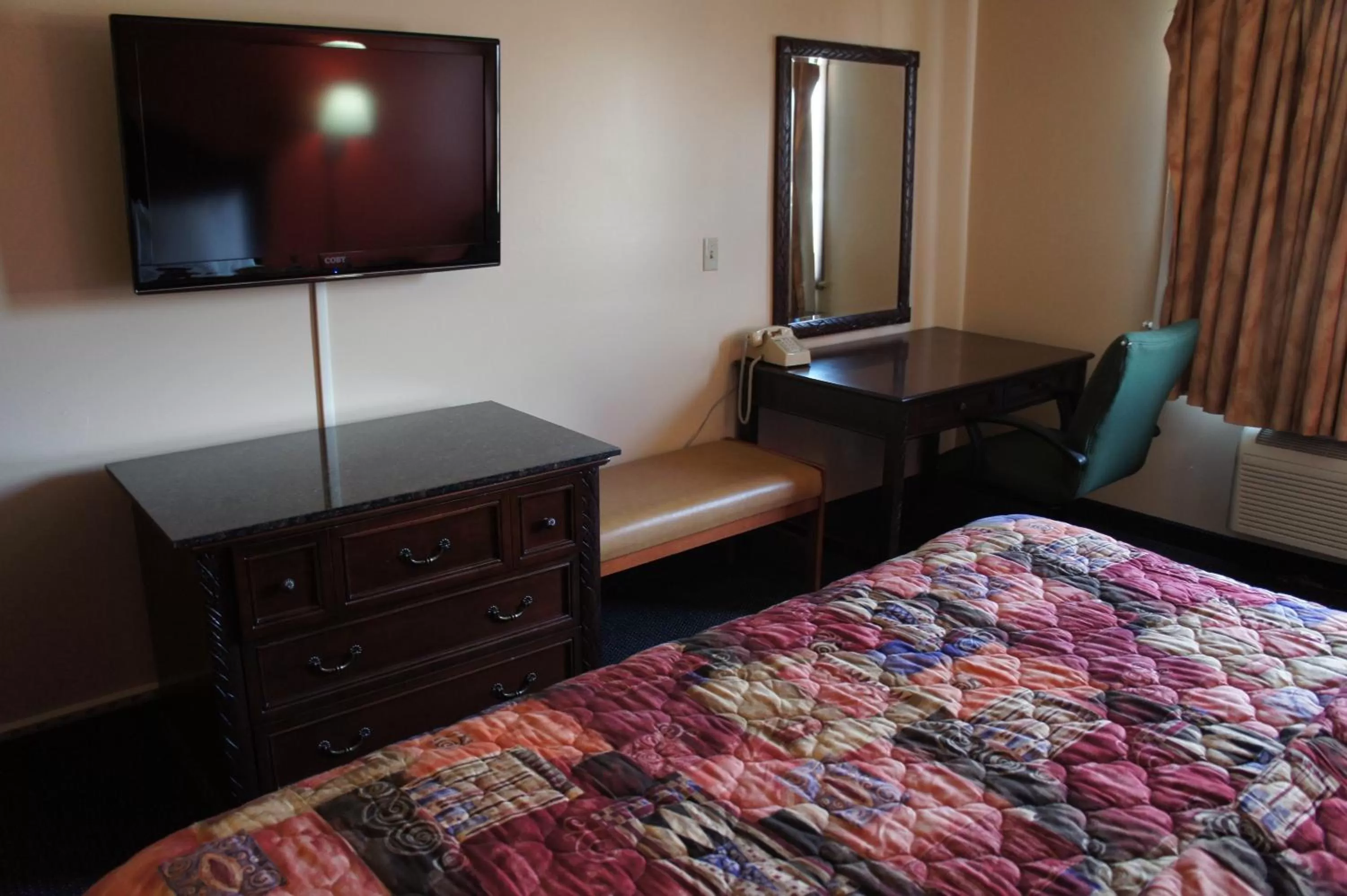 Decorative detail, Bed in Coratel Inn and Suites Maple Grove
