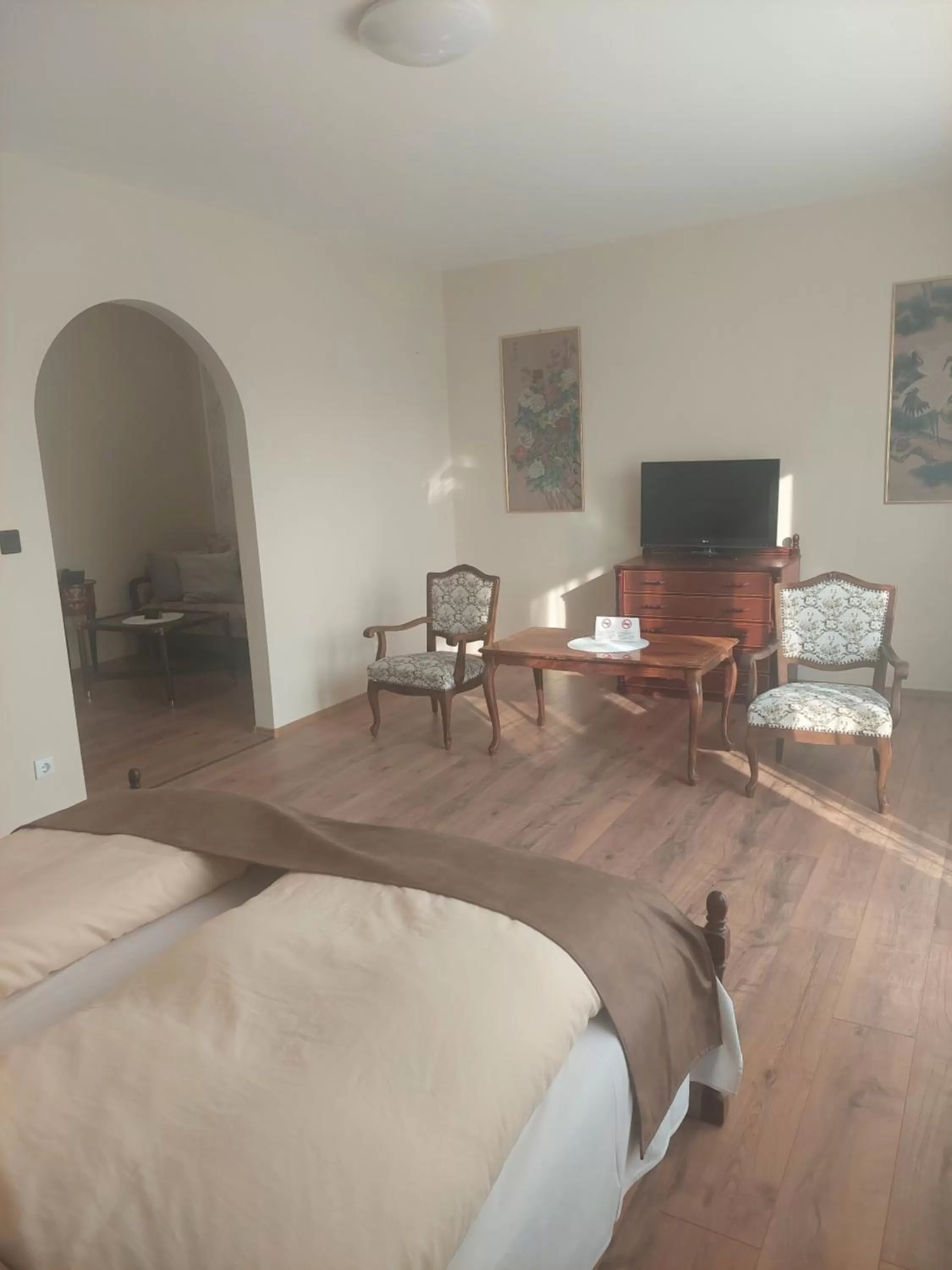 Living room, Bed in Hotel Panorama