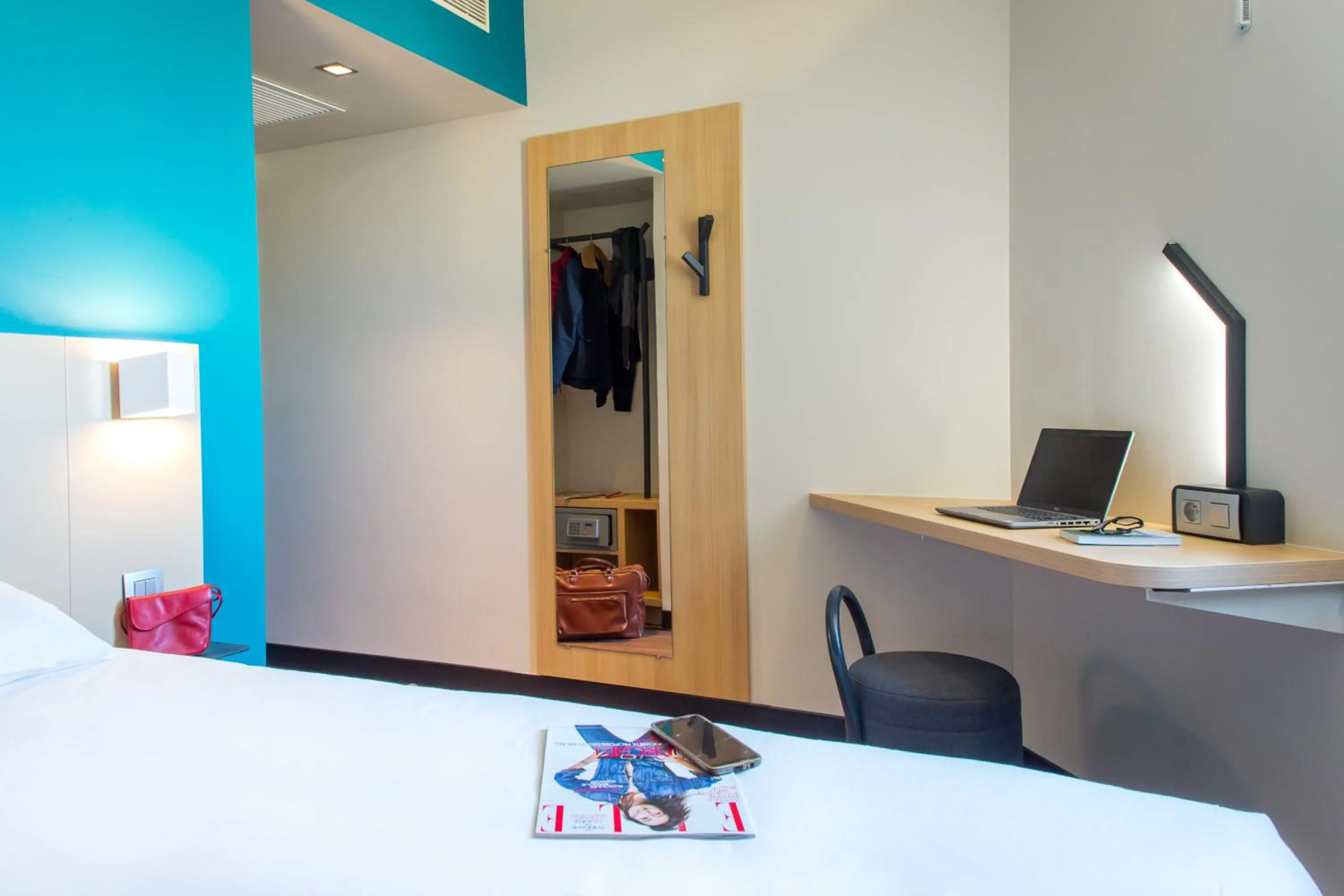 Bedroom, Bed in B&B HOTEL Marseille Centre La Timone