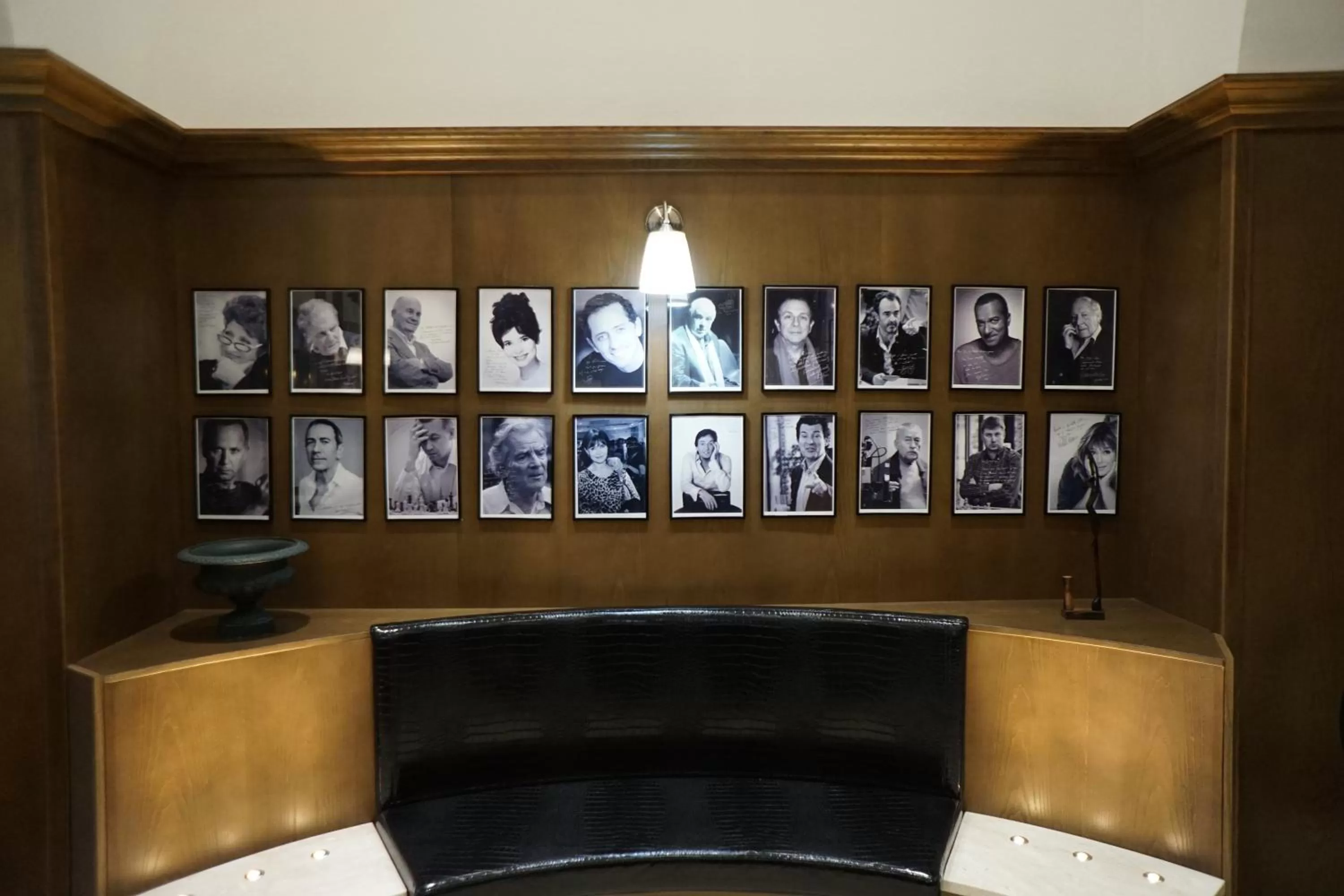 Lobby or reception in Hôtel Les Voyageurs