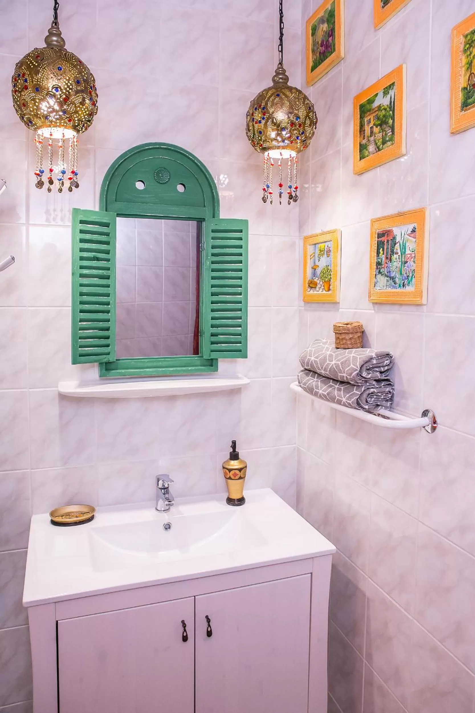 Bathroom in Green Park Villa