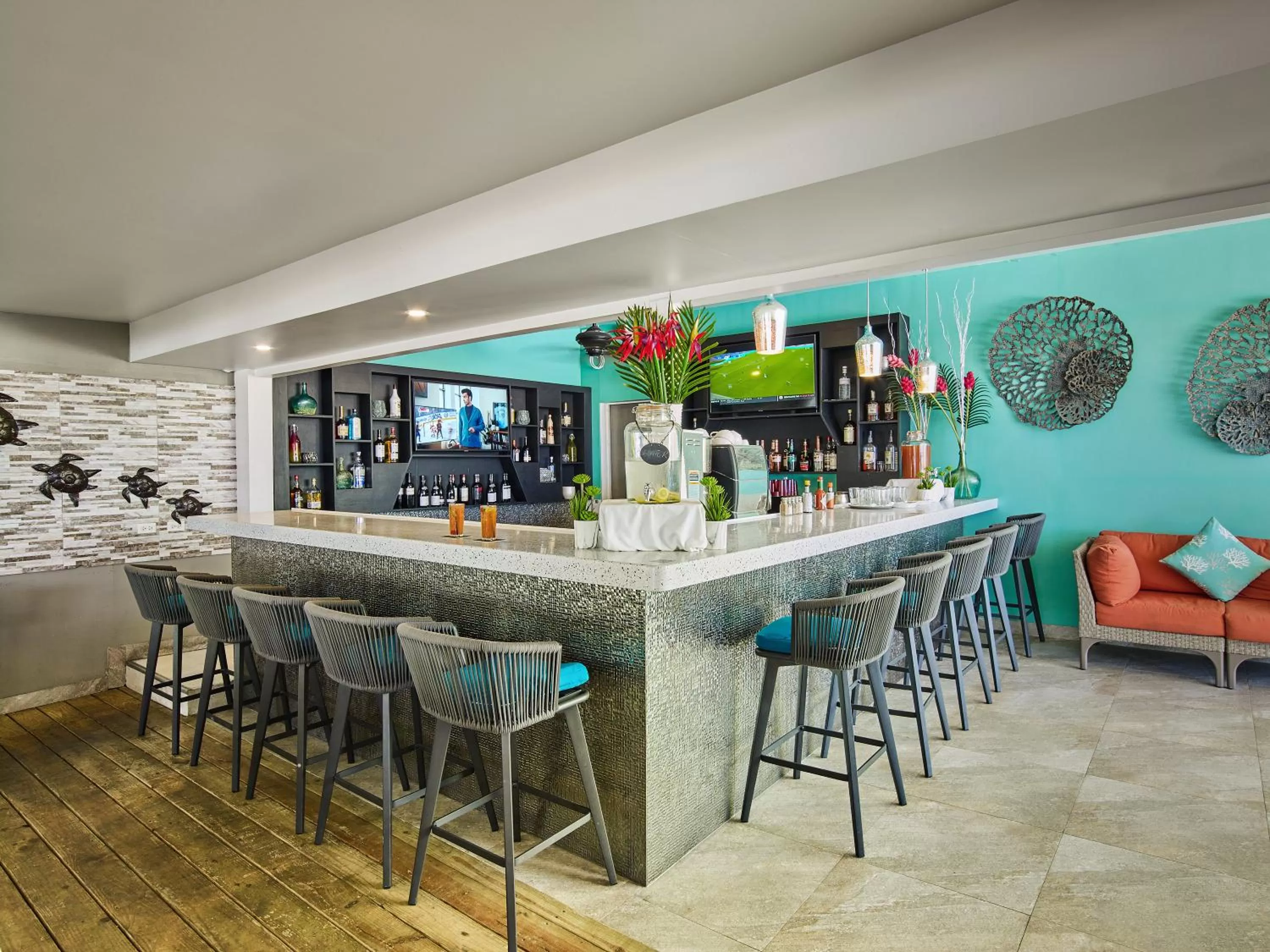 Lounge or bar in Coconut Court Beach Hotel