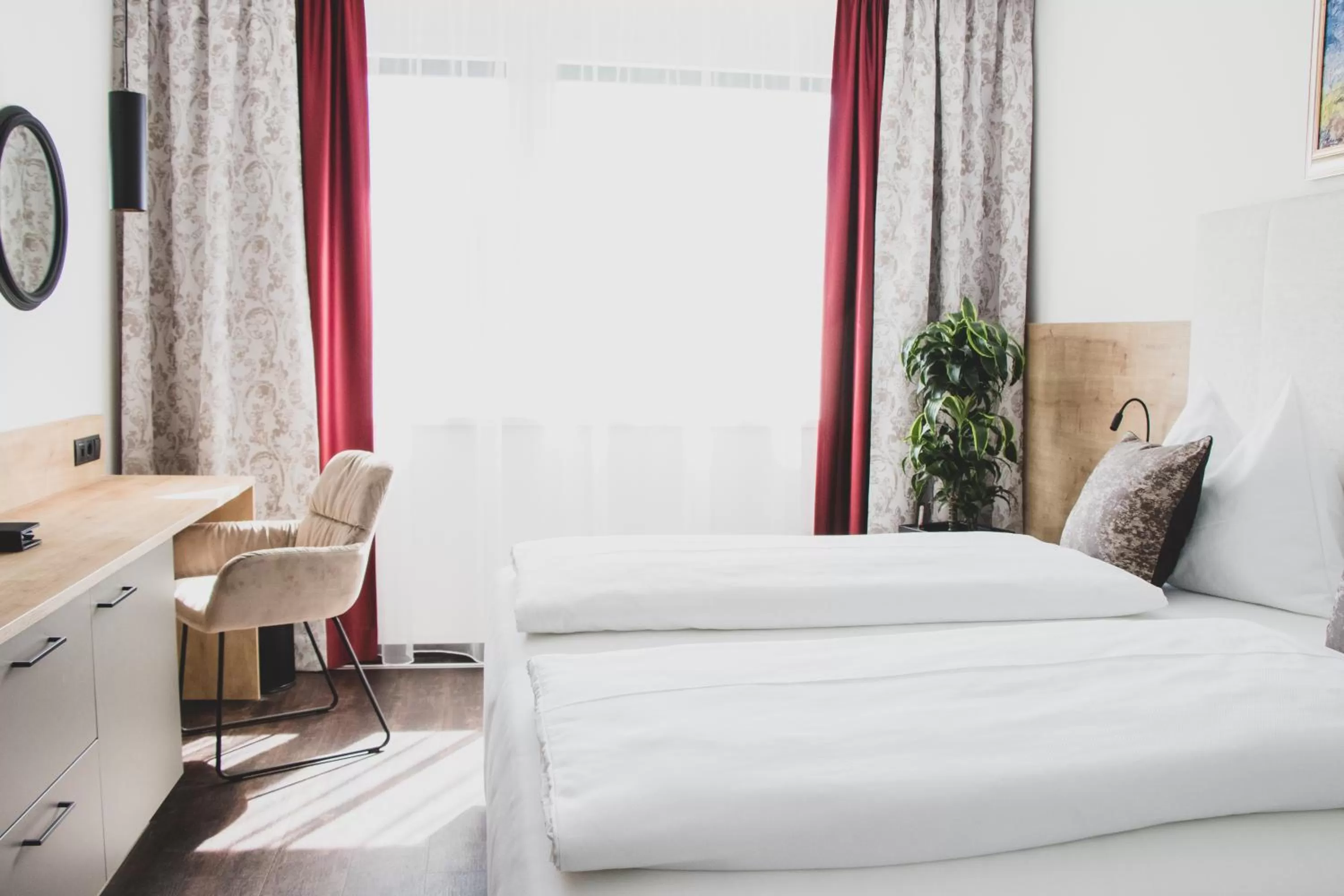 Photo of the whole room, Bed in Boutique Hotel Edelmanns