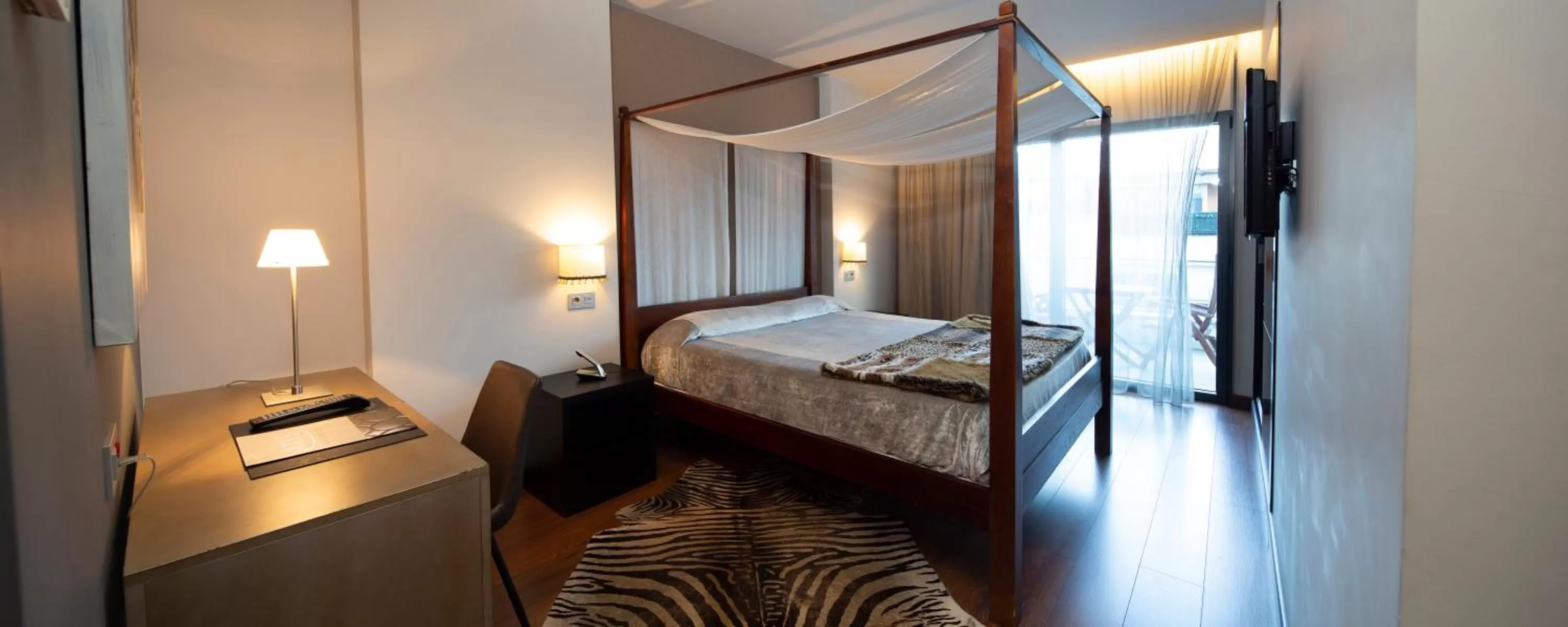 Bed in Silken Axis Vigo