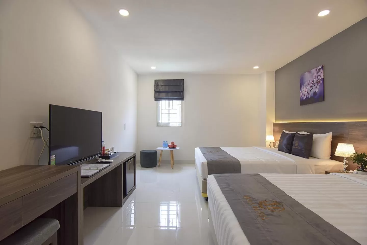 Communal lounge/ TV room, Bed in Hera Hotel Airport