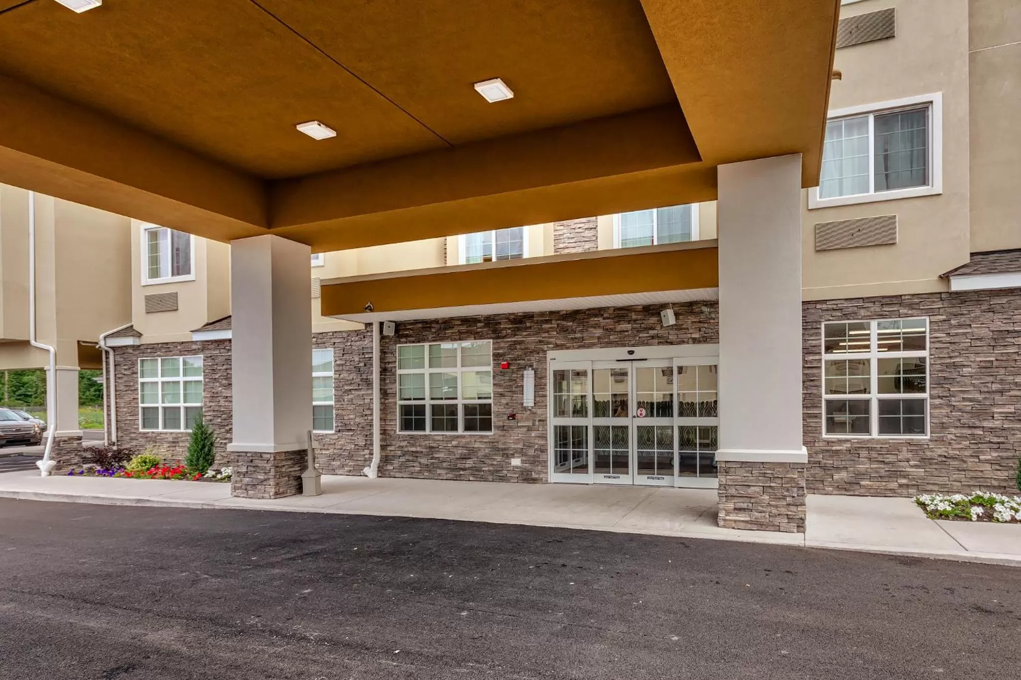 Property building in Microtel Inn & Suites by Wyndham Niagara Falls