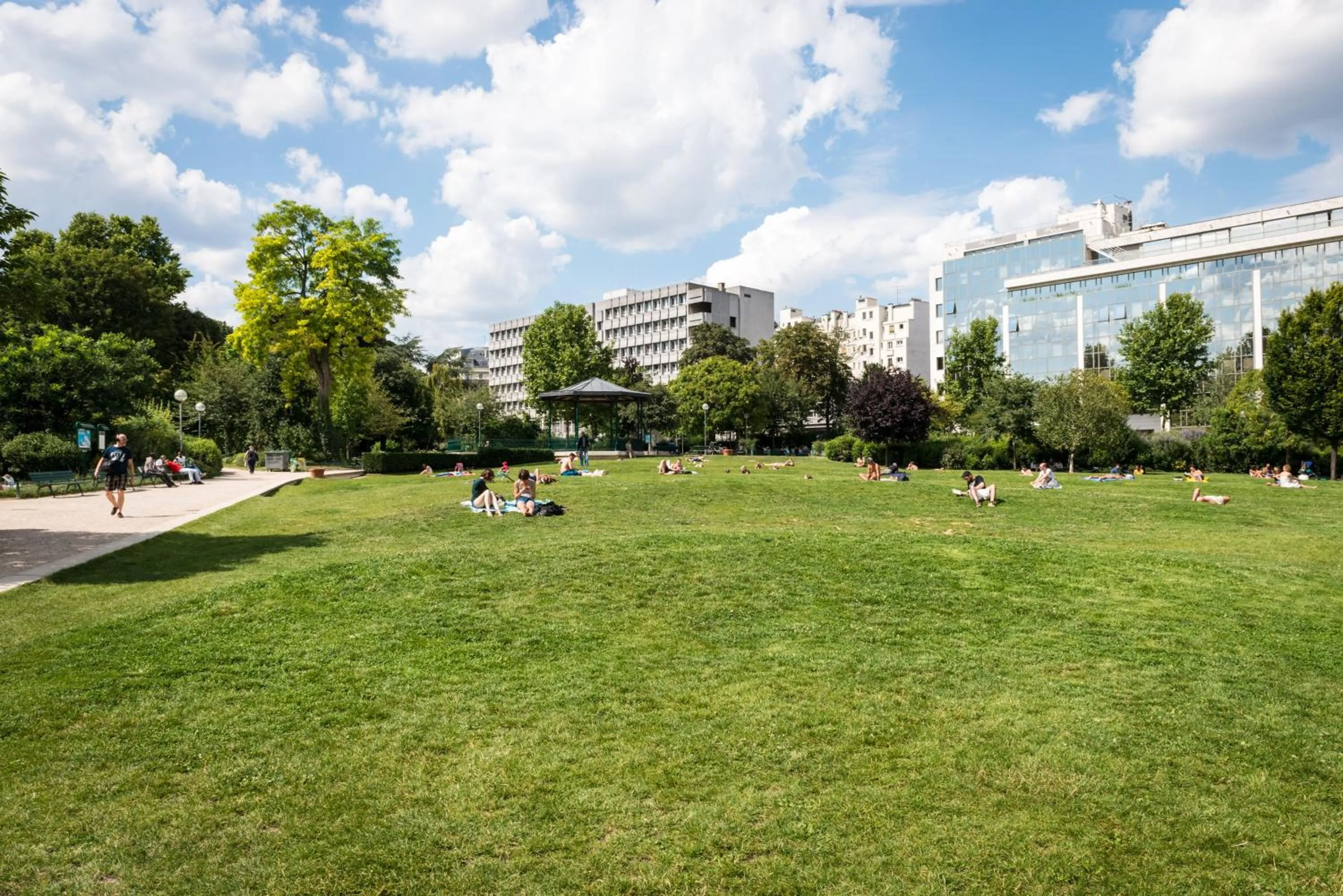 Garden in Le Robinet d'Or Paris Canal Saint Martin