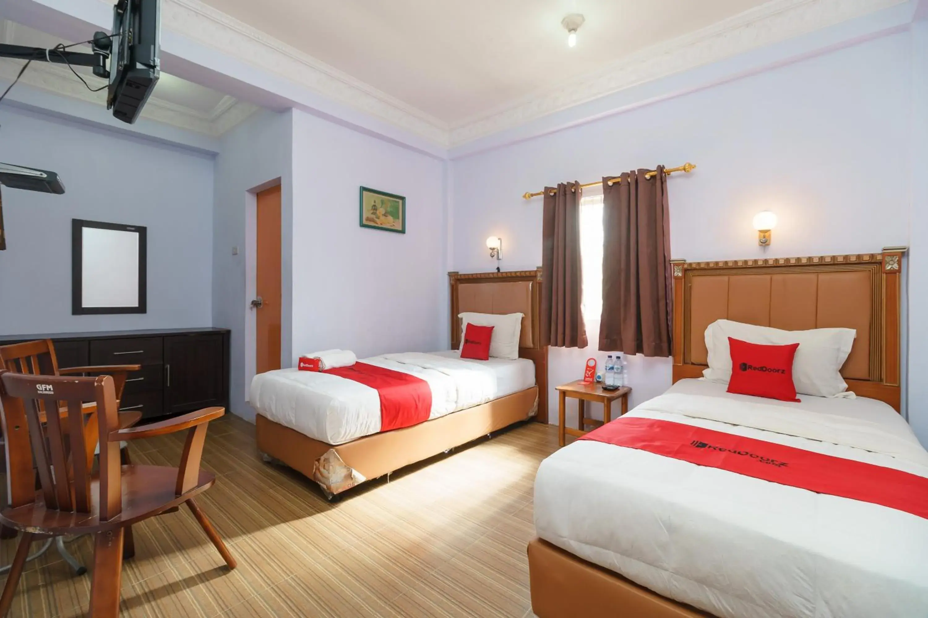 Twin Room in RedDoorz at Sedayu 1 Parapat Twin Room in RedDoorz at Sedayu 1 Parapat