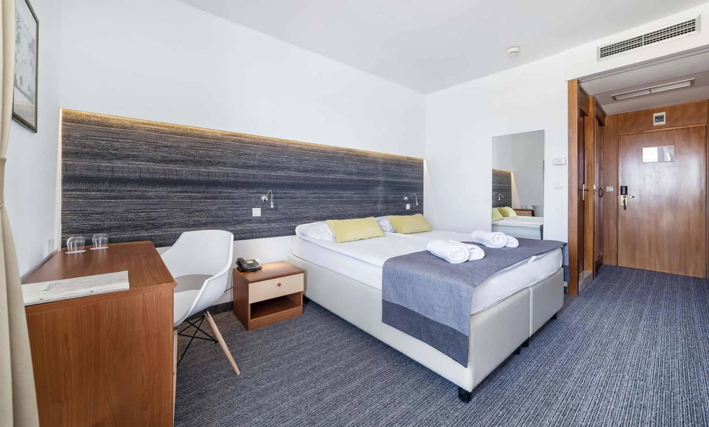 Economy Twin Room with Balcony in Hotel Punta Economy Twin Room with Balcony in Hotel Punta