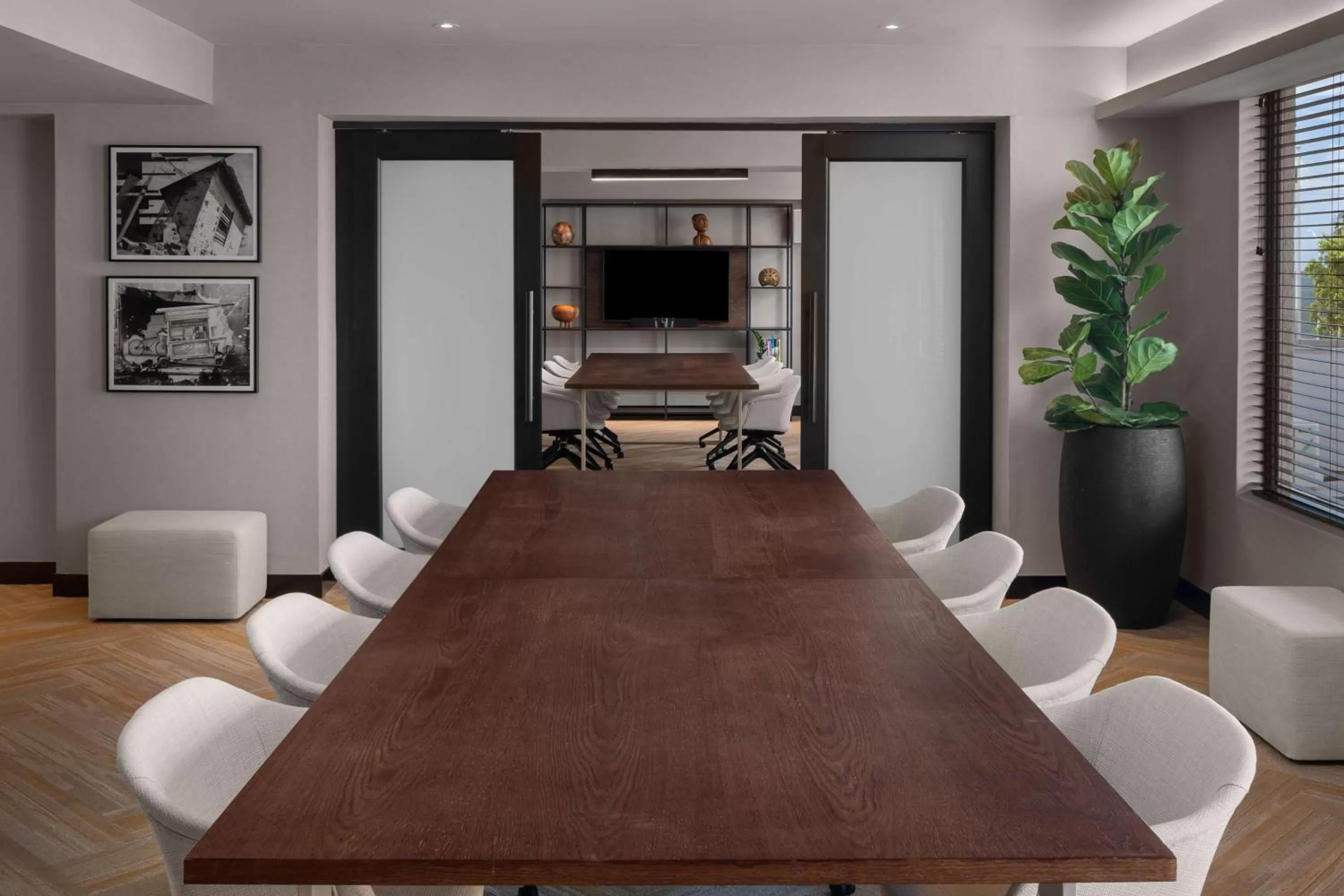 Meeting/conference room in ROK Hotel Kingston, Tapestry Collection By Hilton