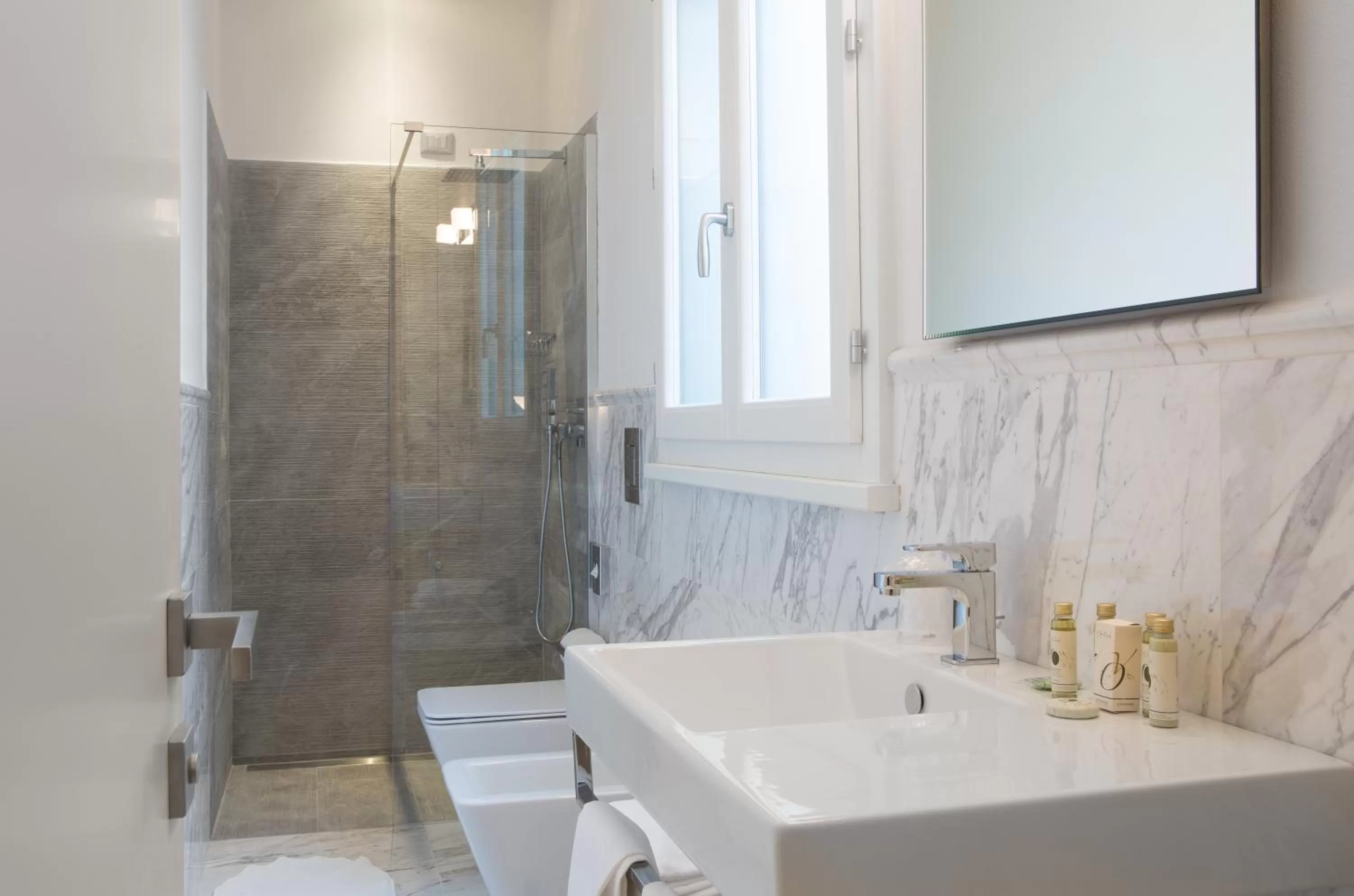 Shower in Hotel Boston