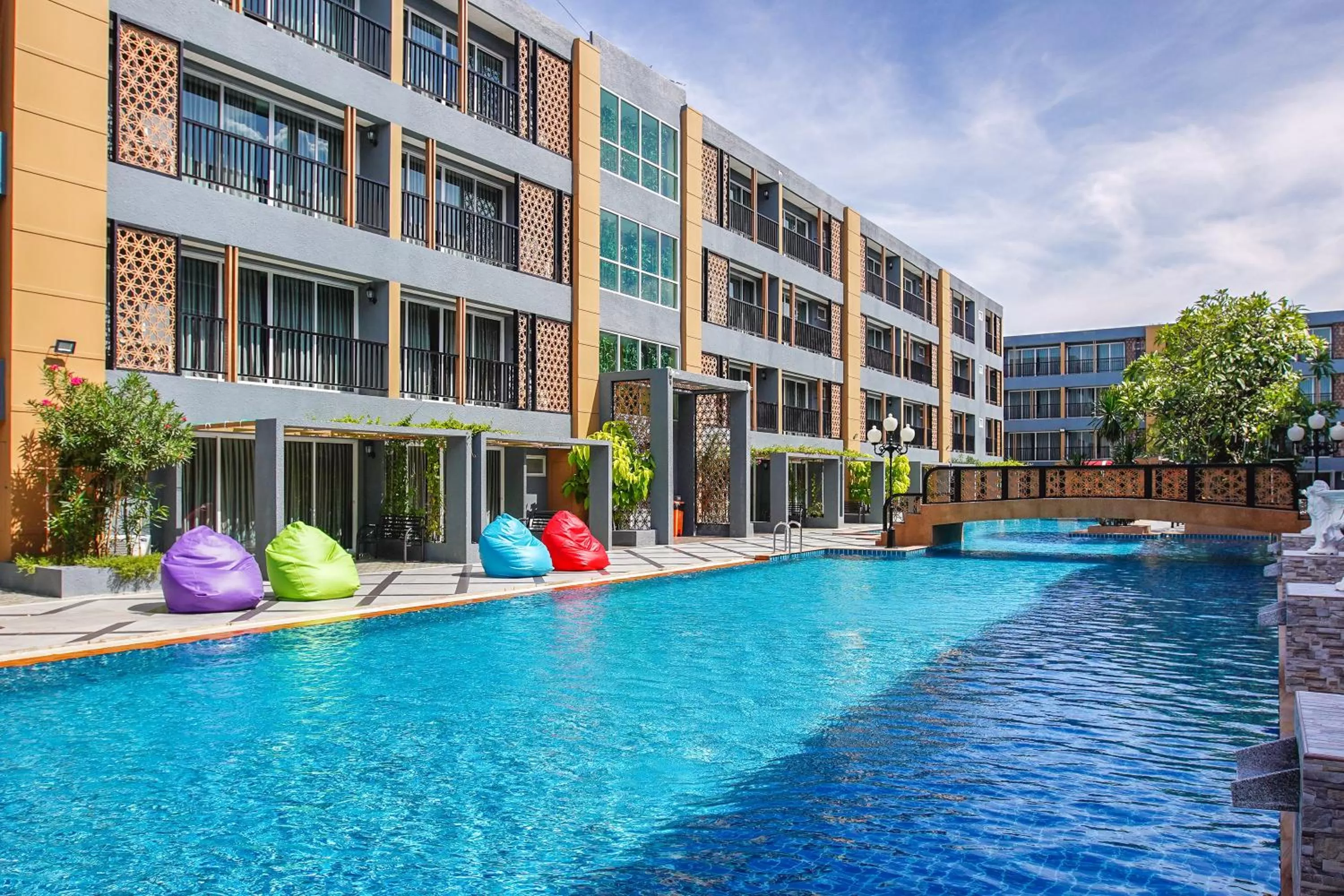 Swimming pool in Golden Sea Hua Hin - SHA Extra Plus