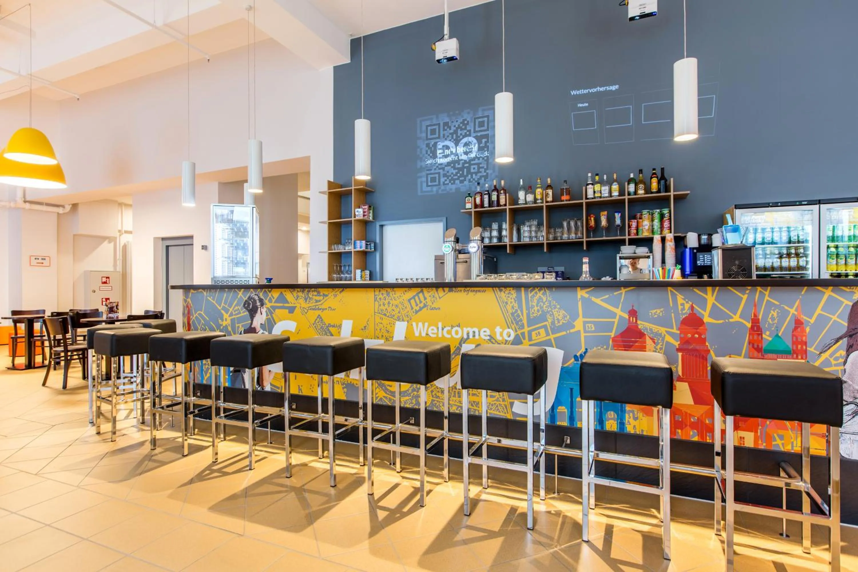 Lounge or bar in a&o Salzburg Hauptbahnhof