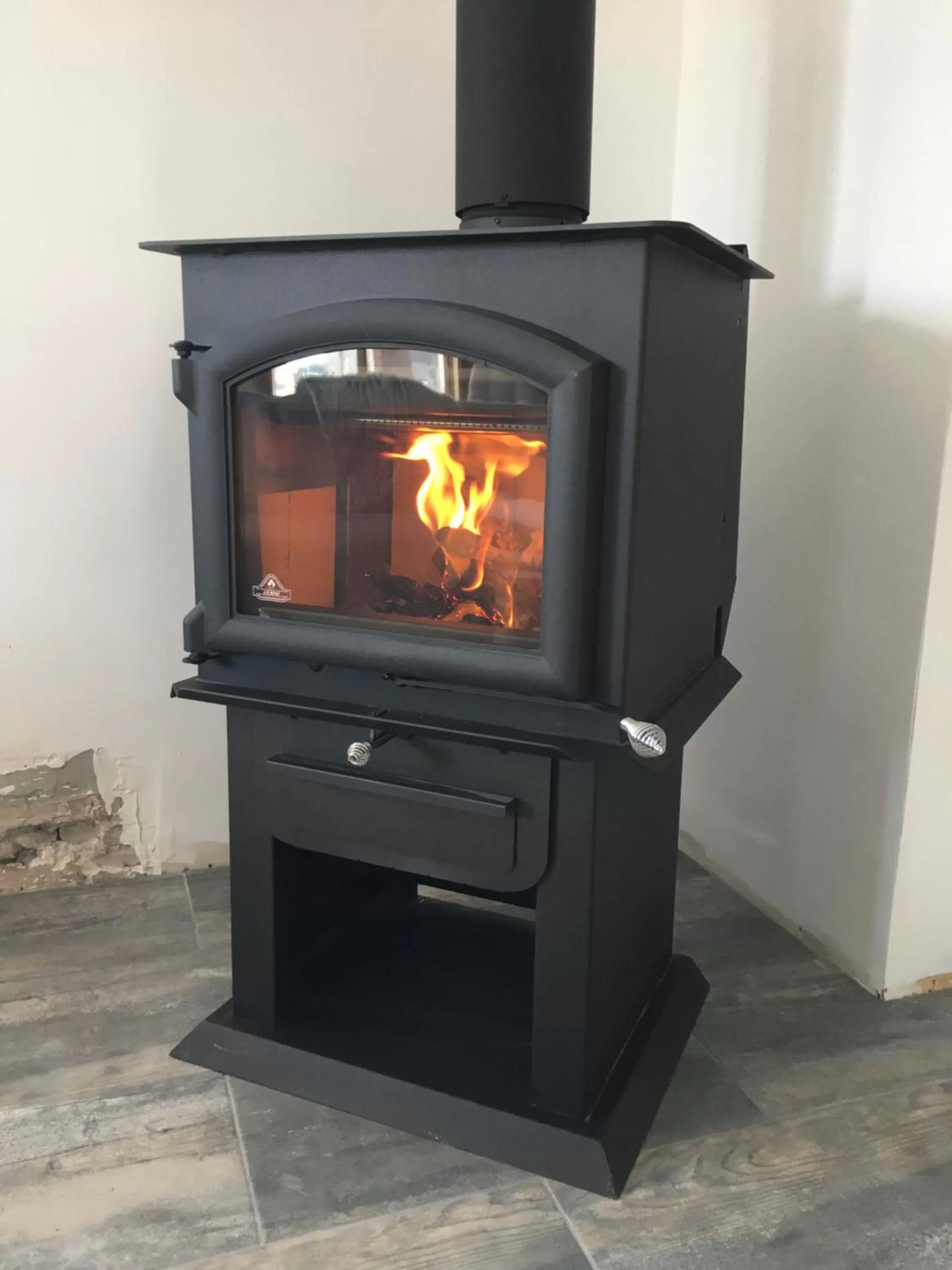 TV/Entertainment Center in Gîte et Bistro Jazz Namasté