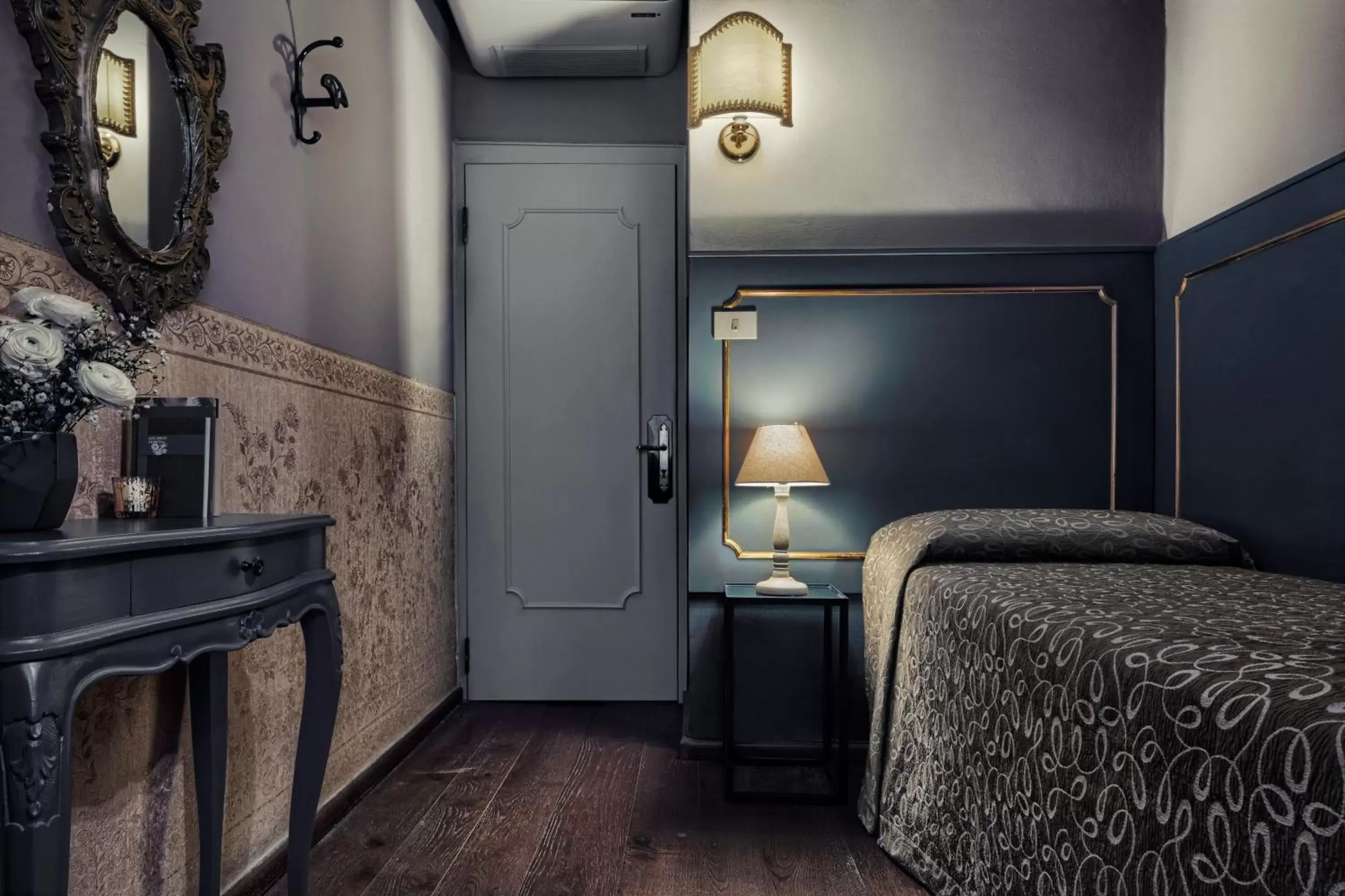 Single Room with Shared Toilet in Locanda Fiorita Single Room with Shared Toilet in Locanda Fiorita