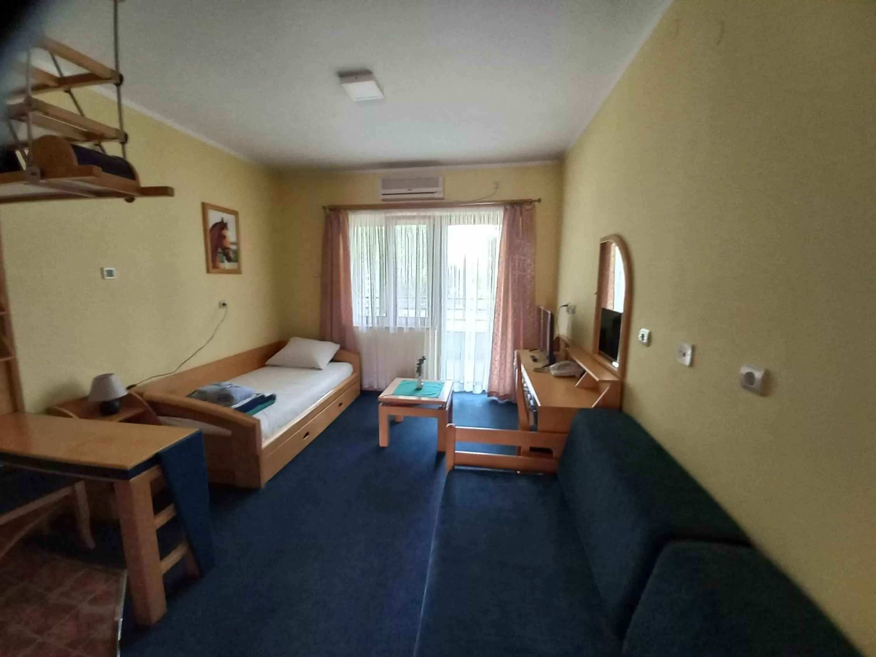 Text overlay, Bed in Garni Lupus prenoćište