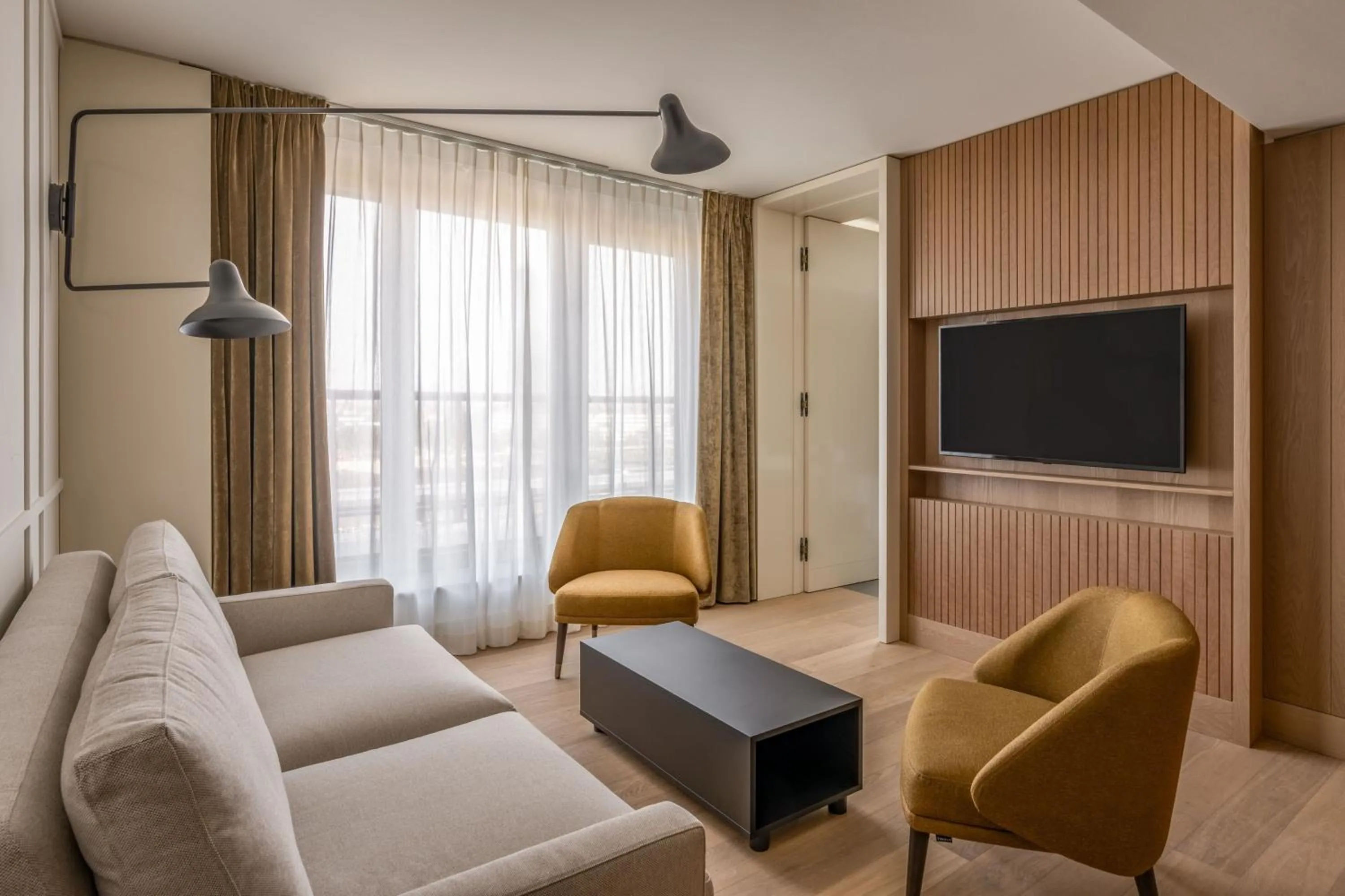 Photo of the whole room in Munich Marriott Hotel City West