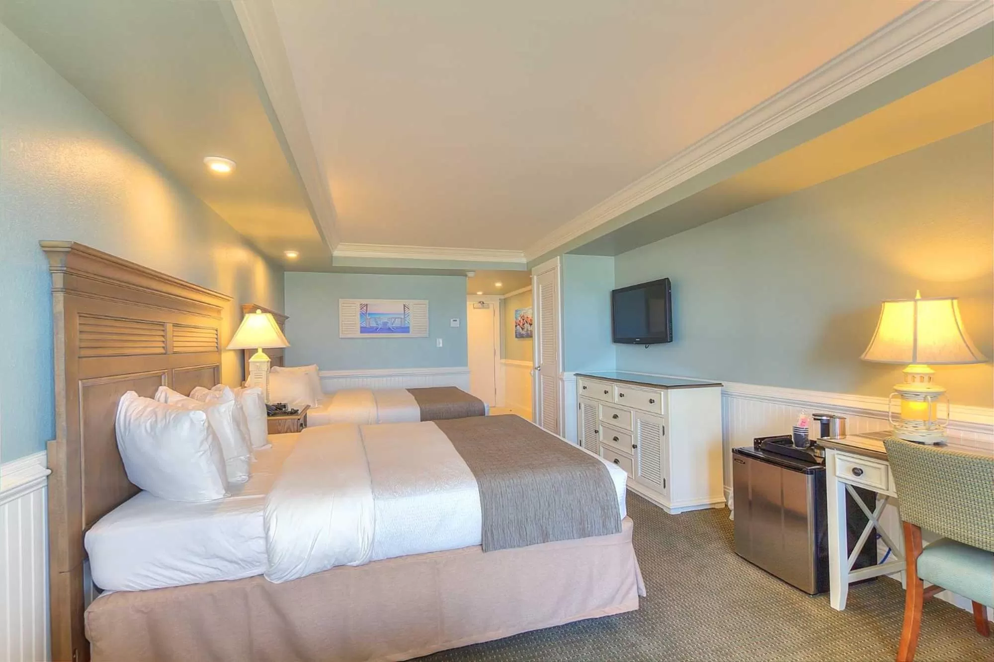 Bedroom, Bed in Shutters on the Banks