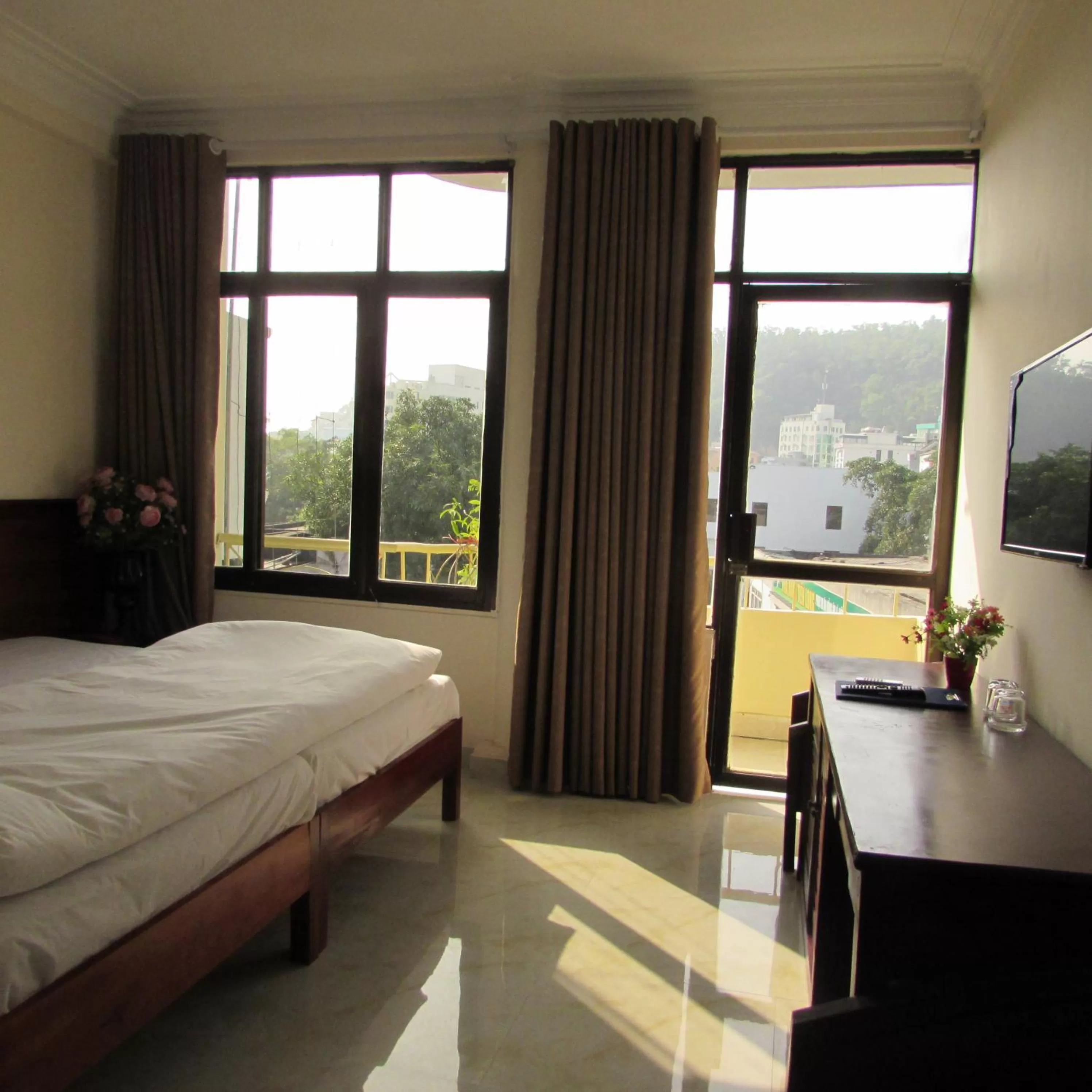 Bedroom, Bed in Viet Nhat Halong Hotel - Bai Chay