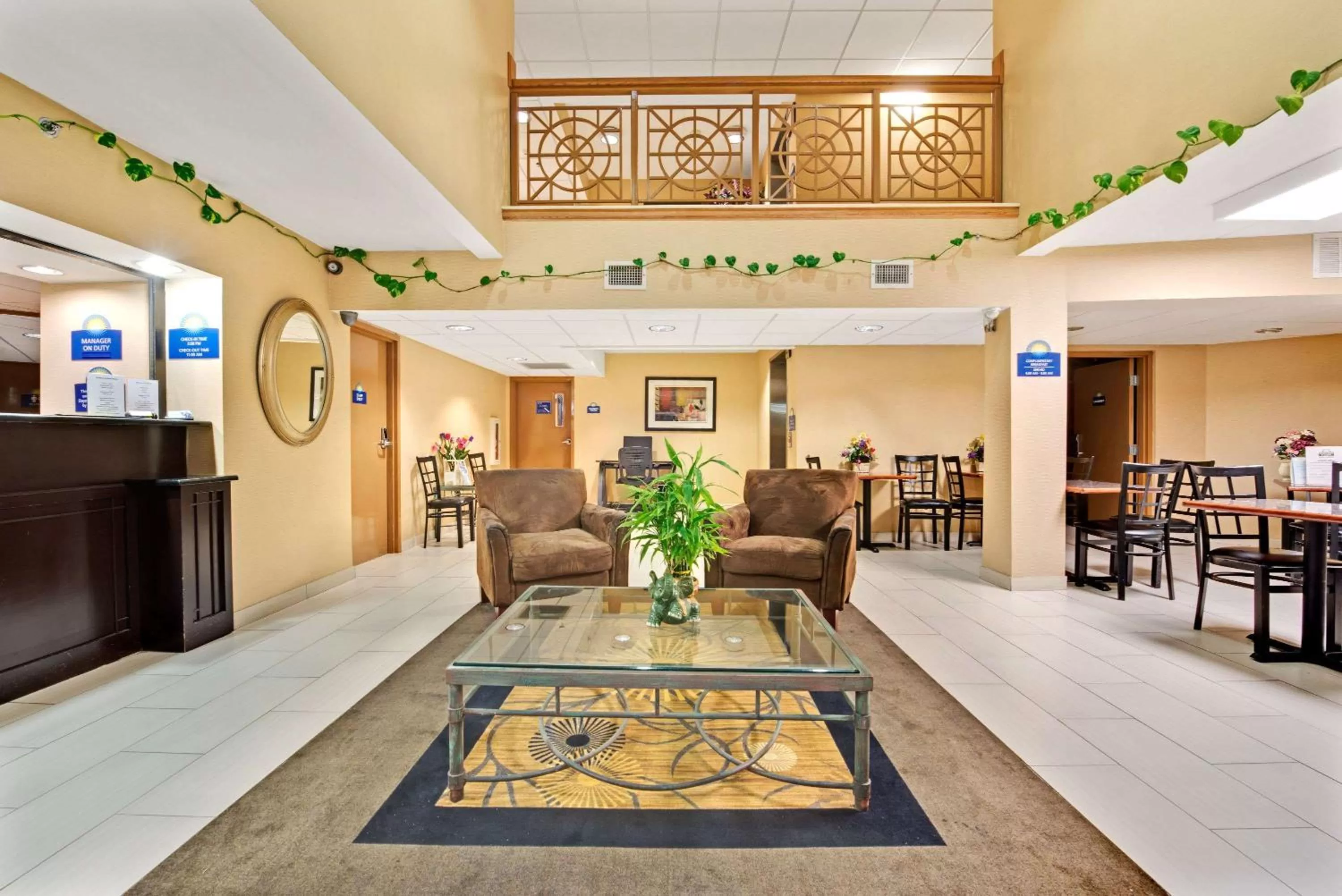 Lobby or reception in Days Inn & Suites by Wyndham DeSoto