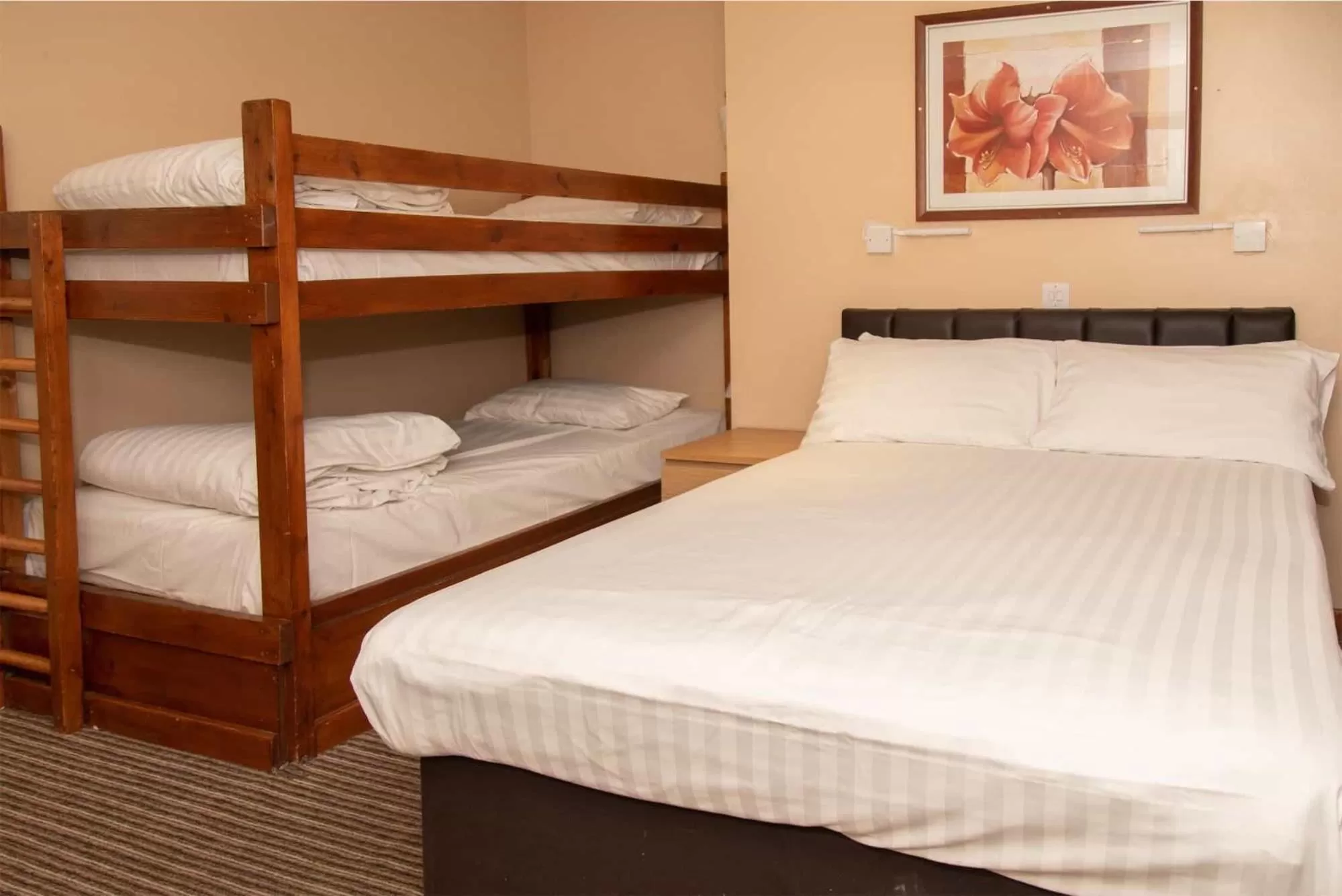 Bedroom, Bed in The Lawton