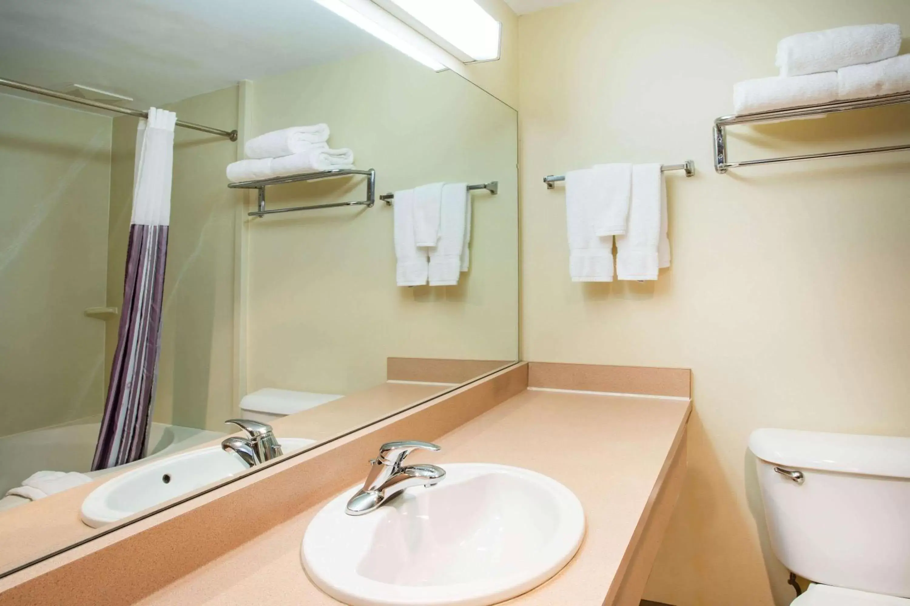 Queen Room with Sofa Bed in Holiday Inn Express St. Albans by IHG Queen Room with Sofa Bed in Holiday Inn Express St. Albans by IHG