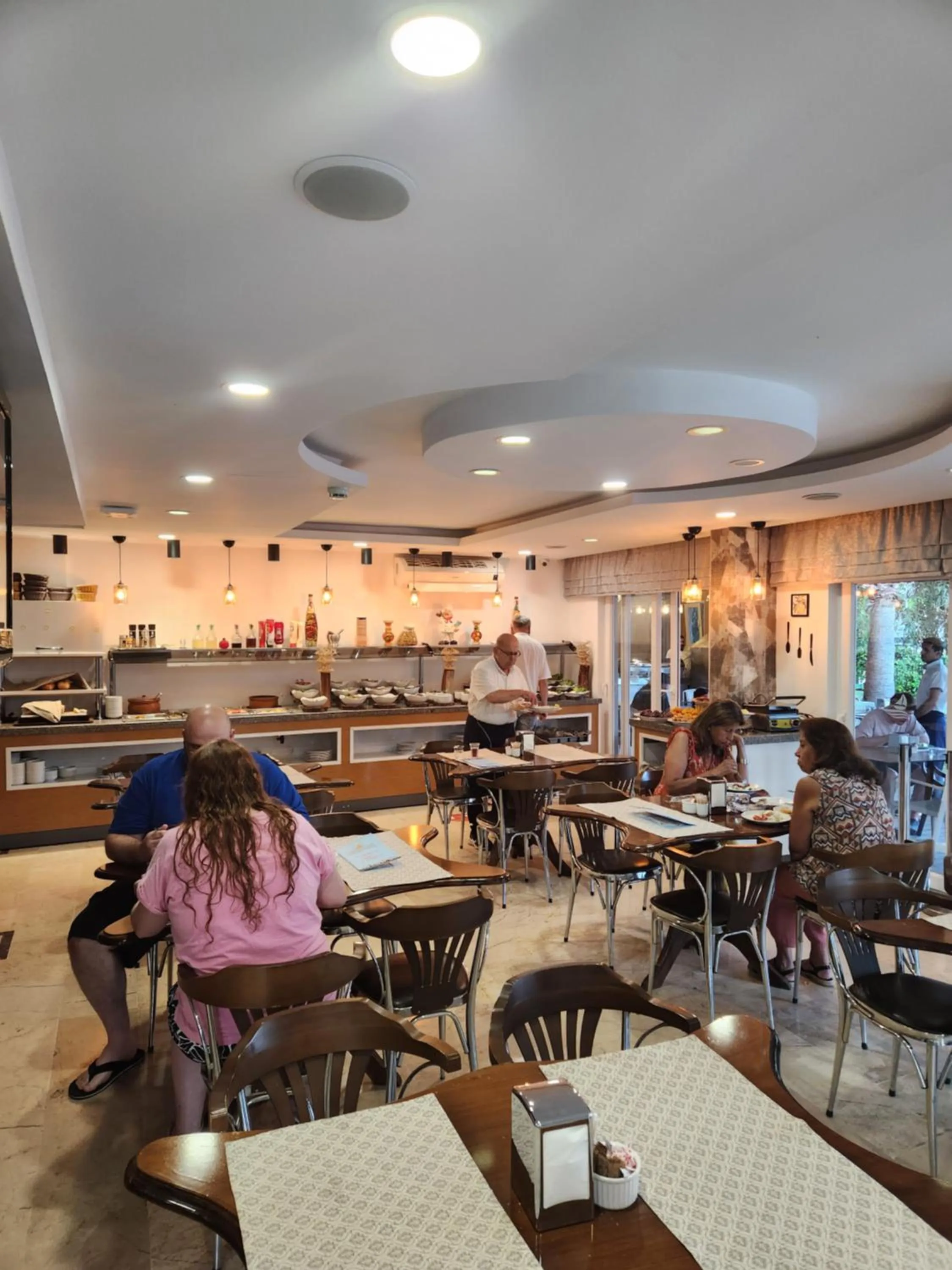 Restaurant/places to eat in Esperanza Hotel