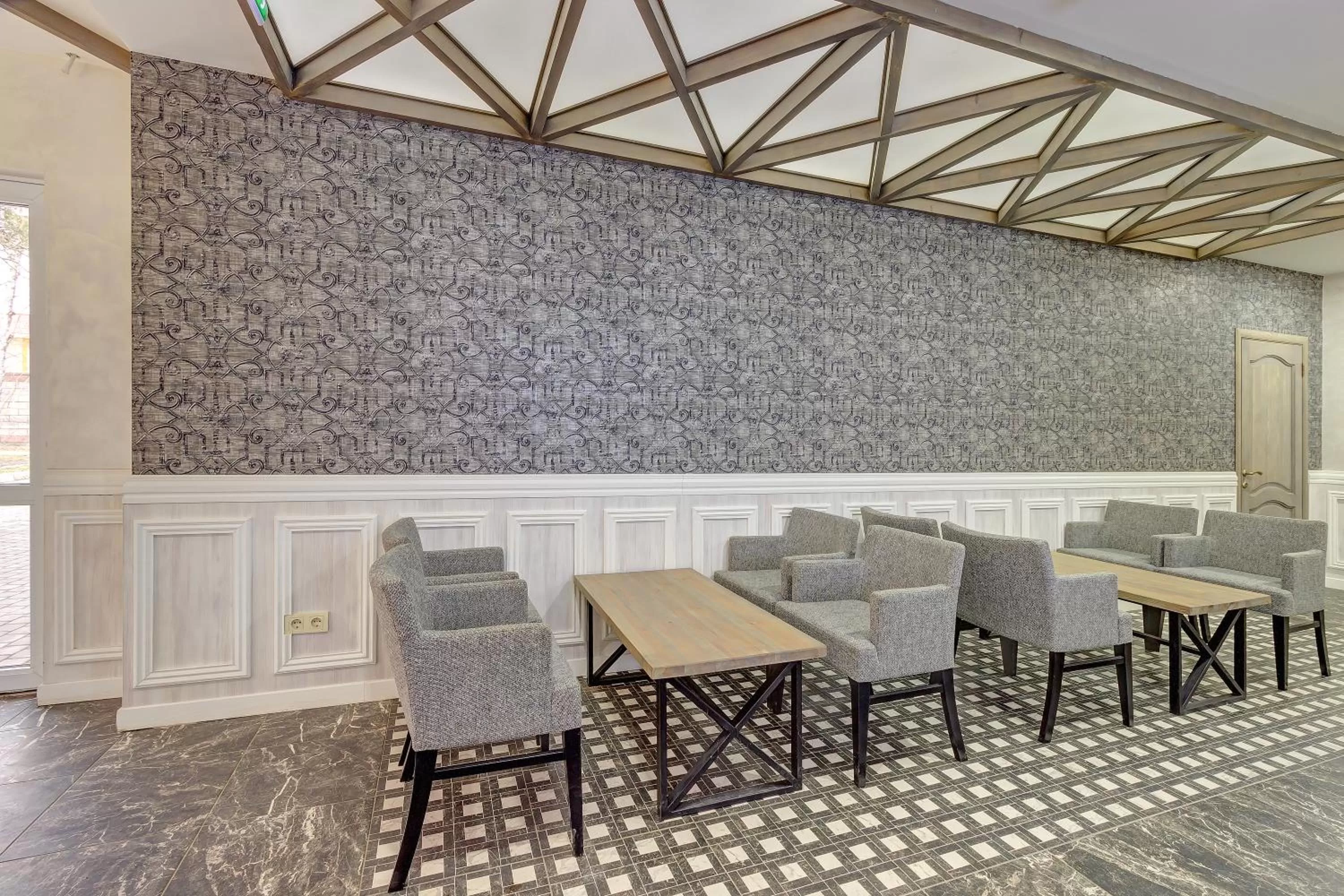 Communal lounge/ TV room in Resident Hotel Almaty