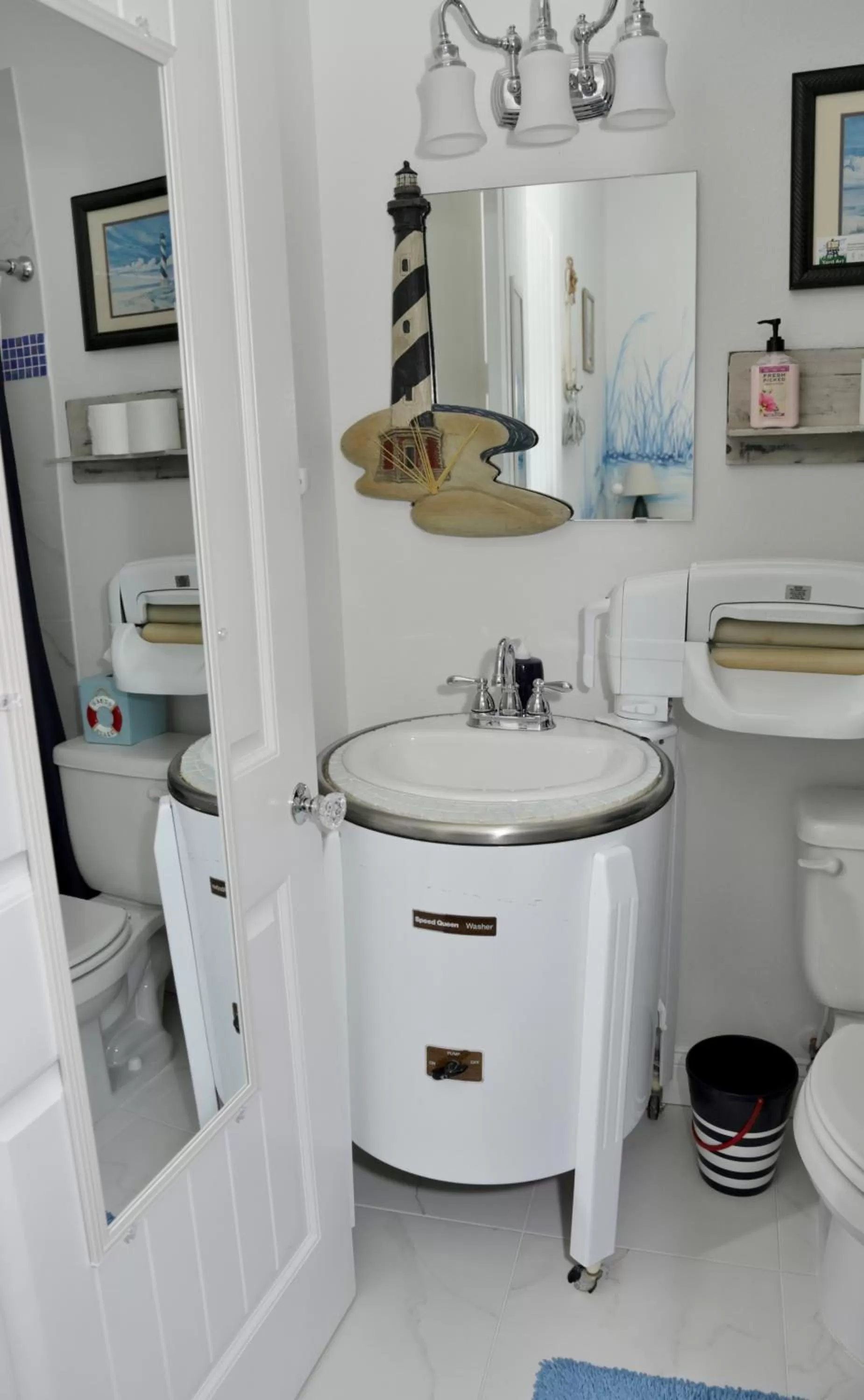 Bathroom in Inn on the Avenue