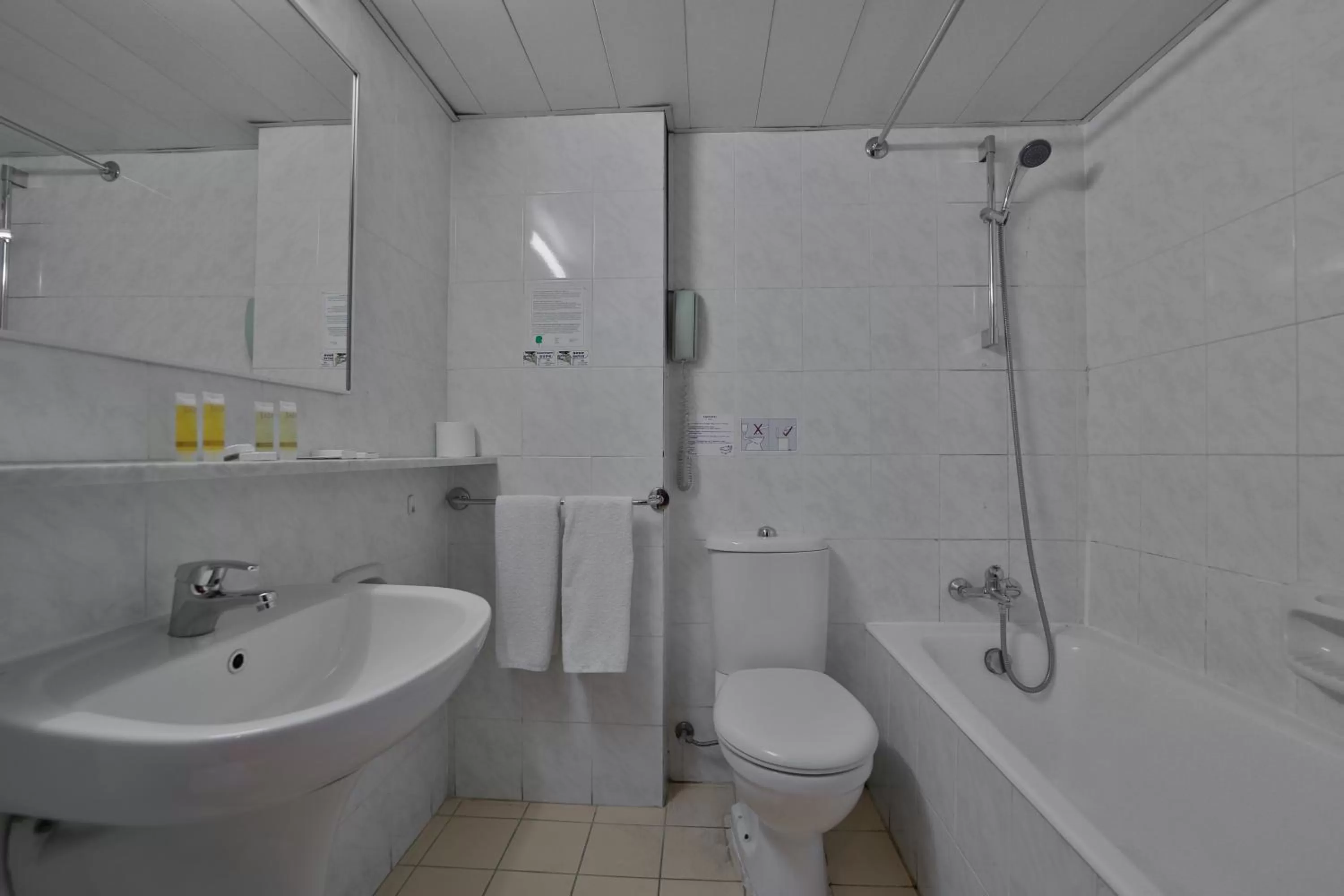 Bathroom in Odysseia Hotel Kapetanios