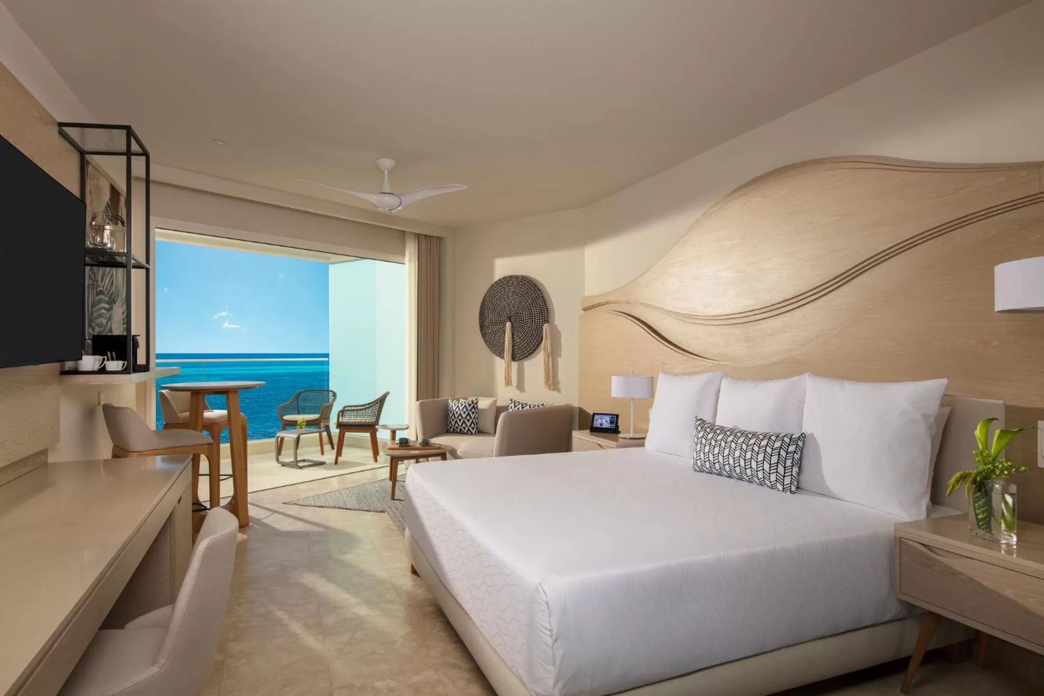 Balcony/Terrace, Bed in Breathless Cancun Soul Resort & Spa - Adults Only - All Inclusive