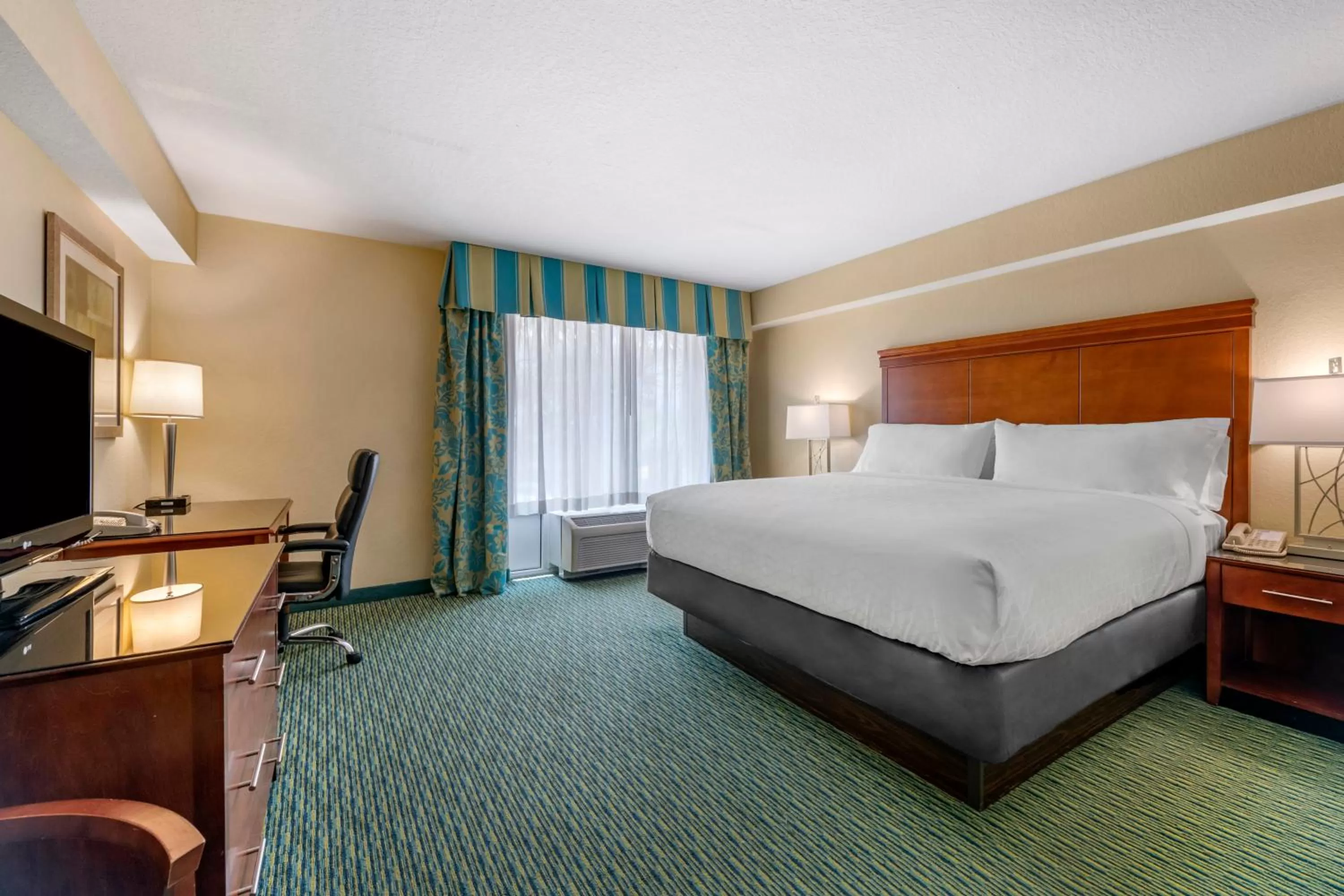 Bedroom, Bed in Holiday Inn Resort Orlando - Lake Buena Vista by IHG