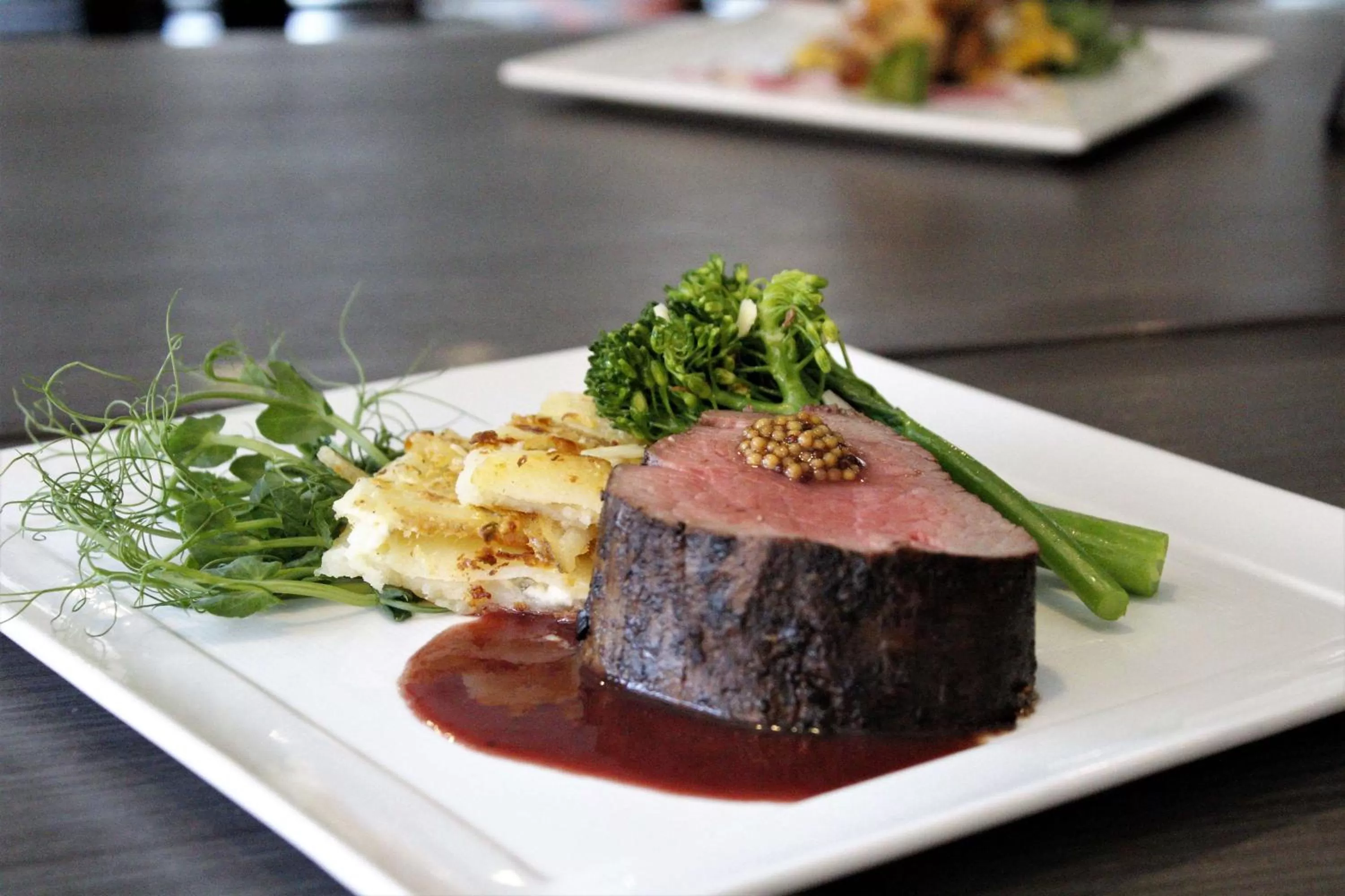 Dining area in Hilton Garden Inn South Bend