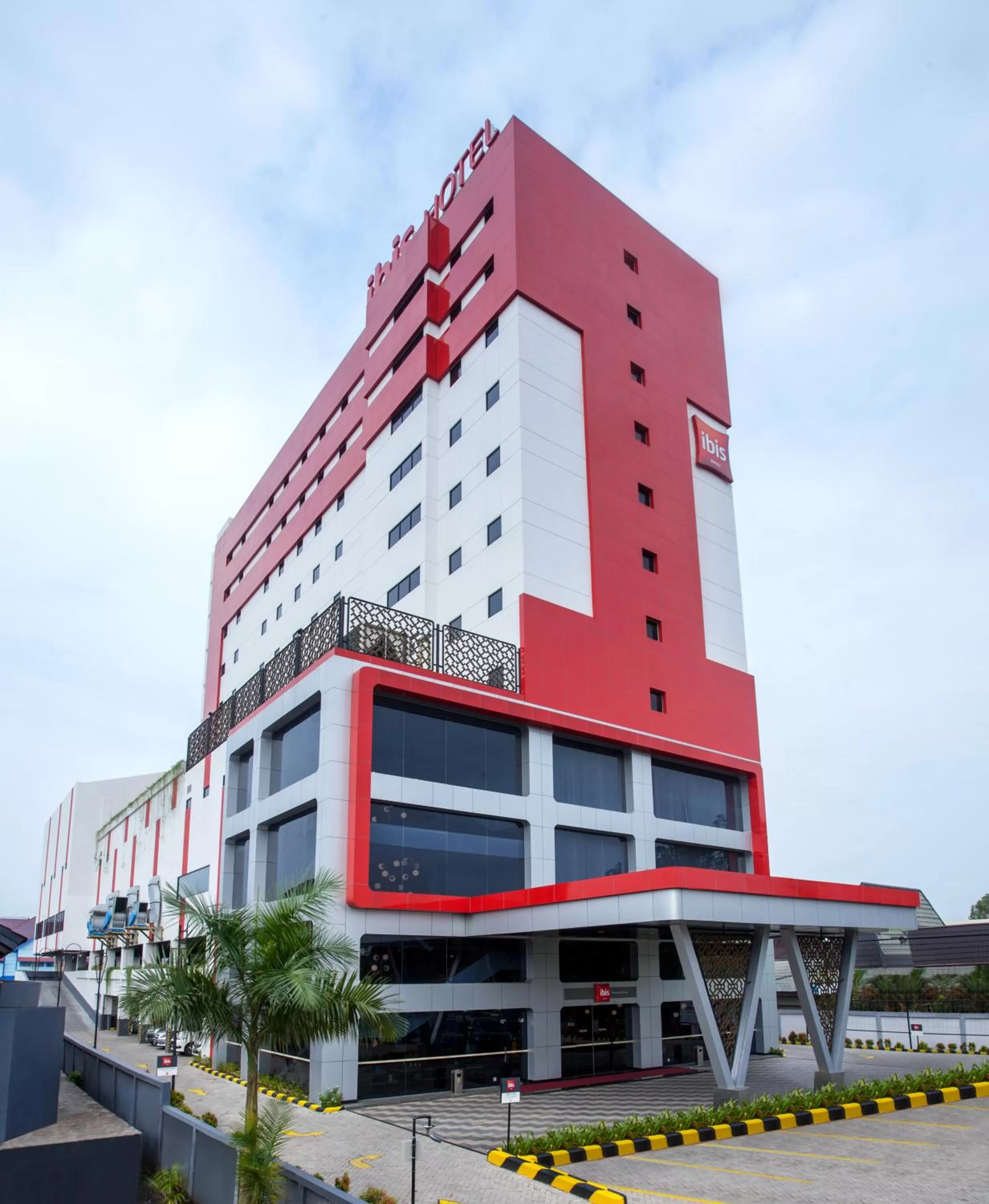 Facade/entrance in ibis Pontianak City Center
