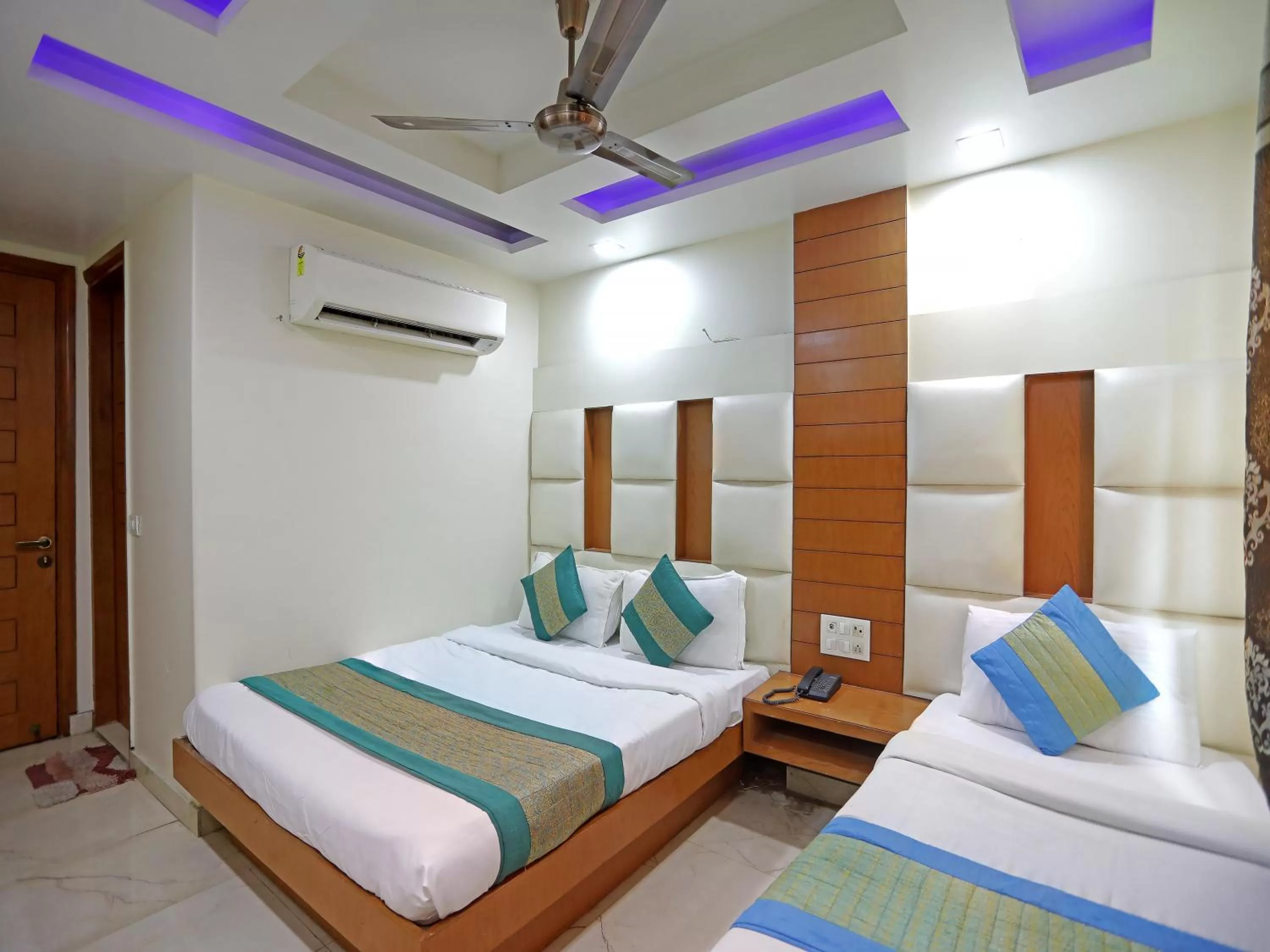 Bed in Tashkent Palace - Walk in from NDLS Station & RK Ashram Metro Station