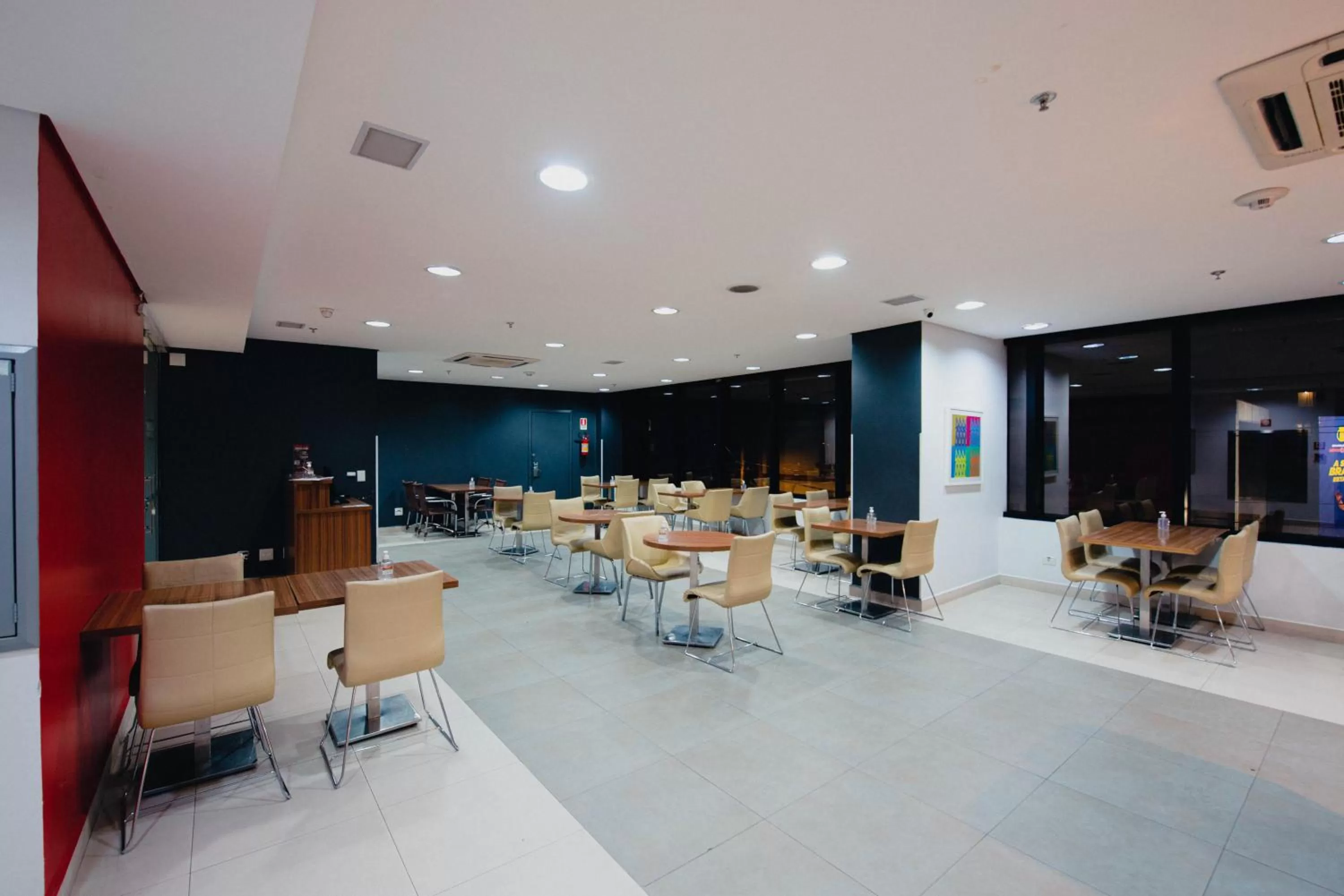 Restaurant/places to eat in ibis Curitiba Shopping